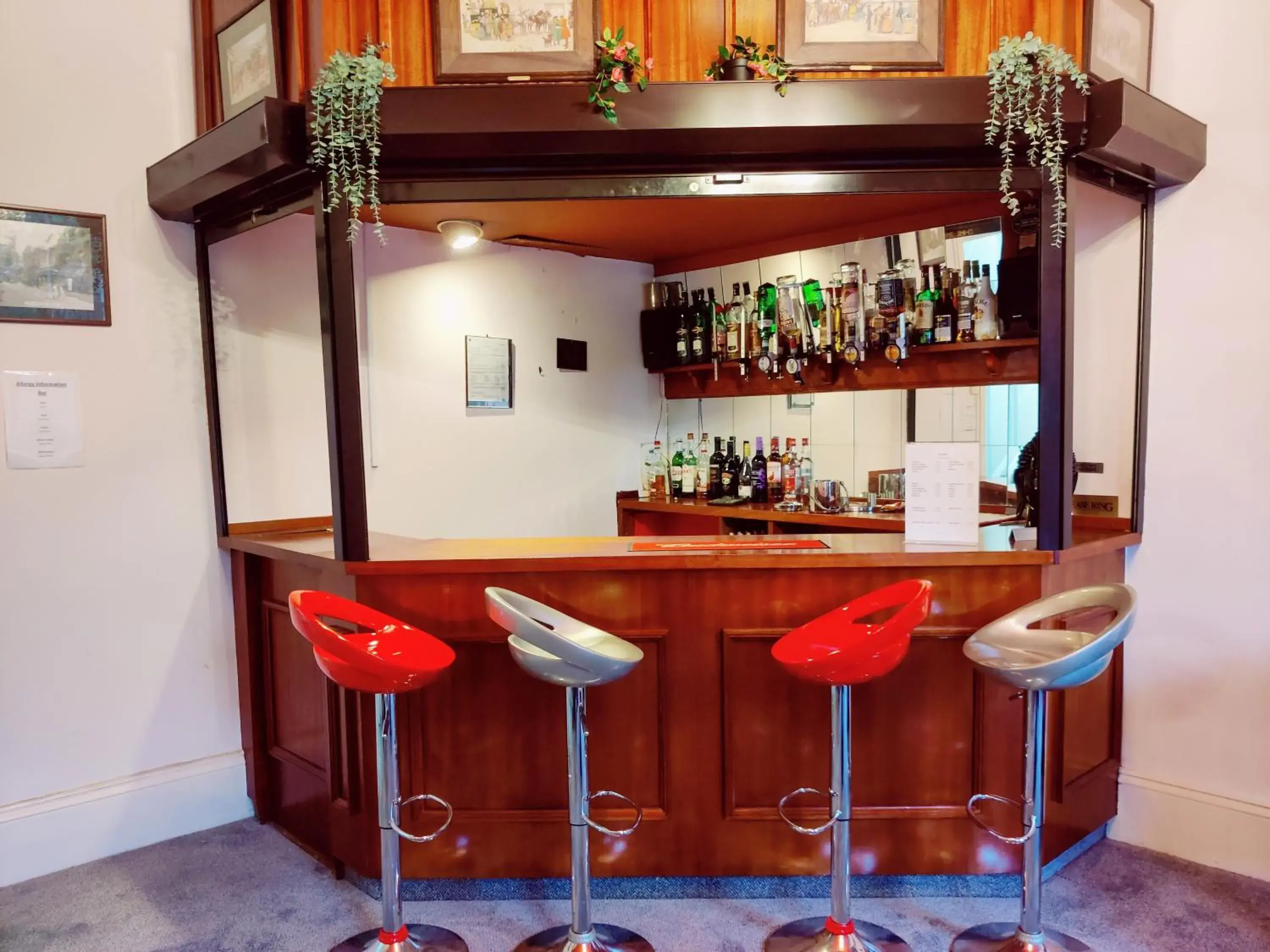 Lounge or bar, Lounge/Bar in Wentworth House - Free Parking