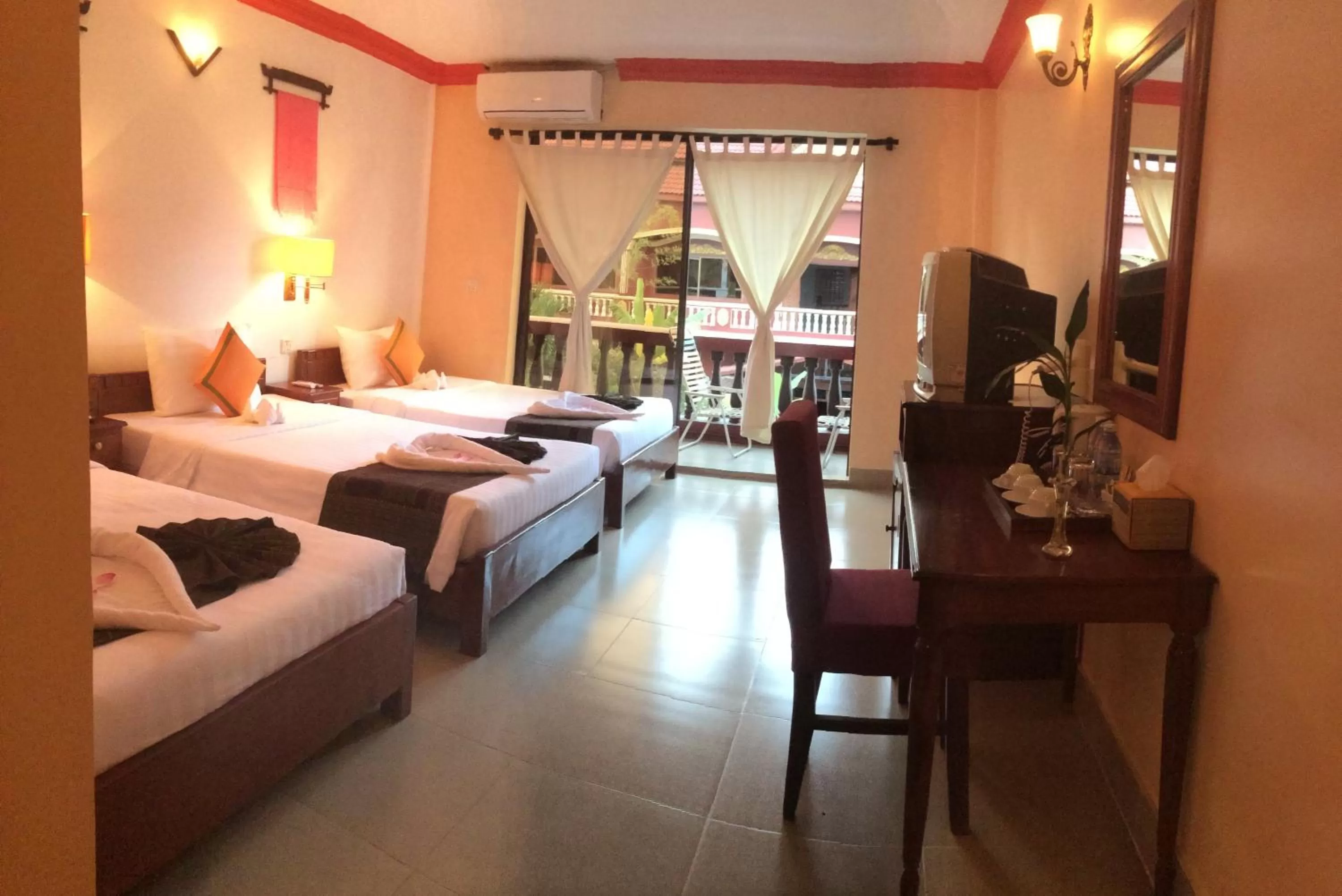 Photo of the whole room, Bed in Mekong Angkor Palace Inn