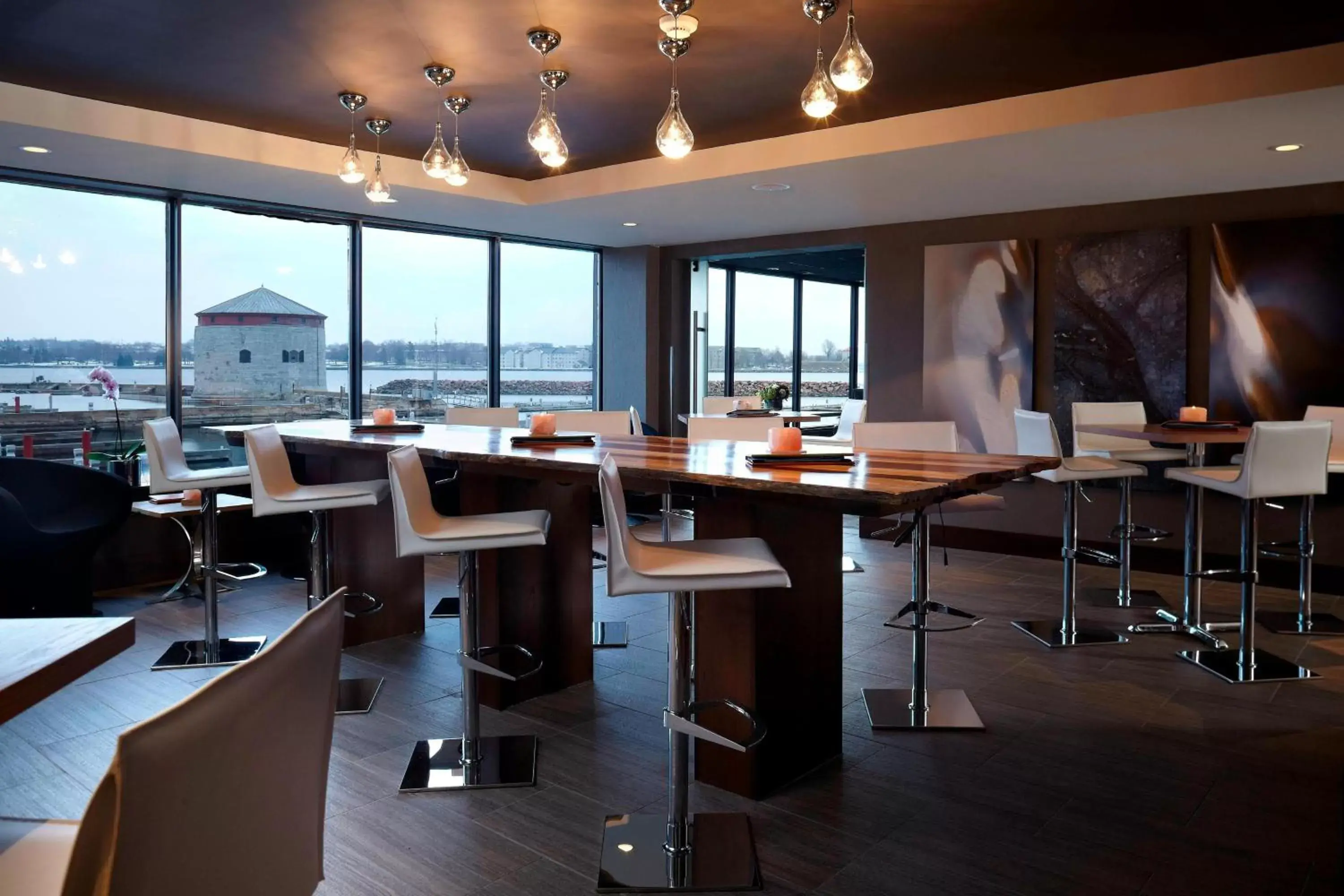 Lounge or bar, Restaurant/Places to Eat in Delta Hotels by Marriott Kingston Waterfront