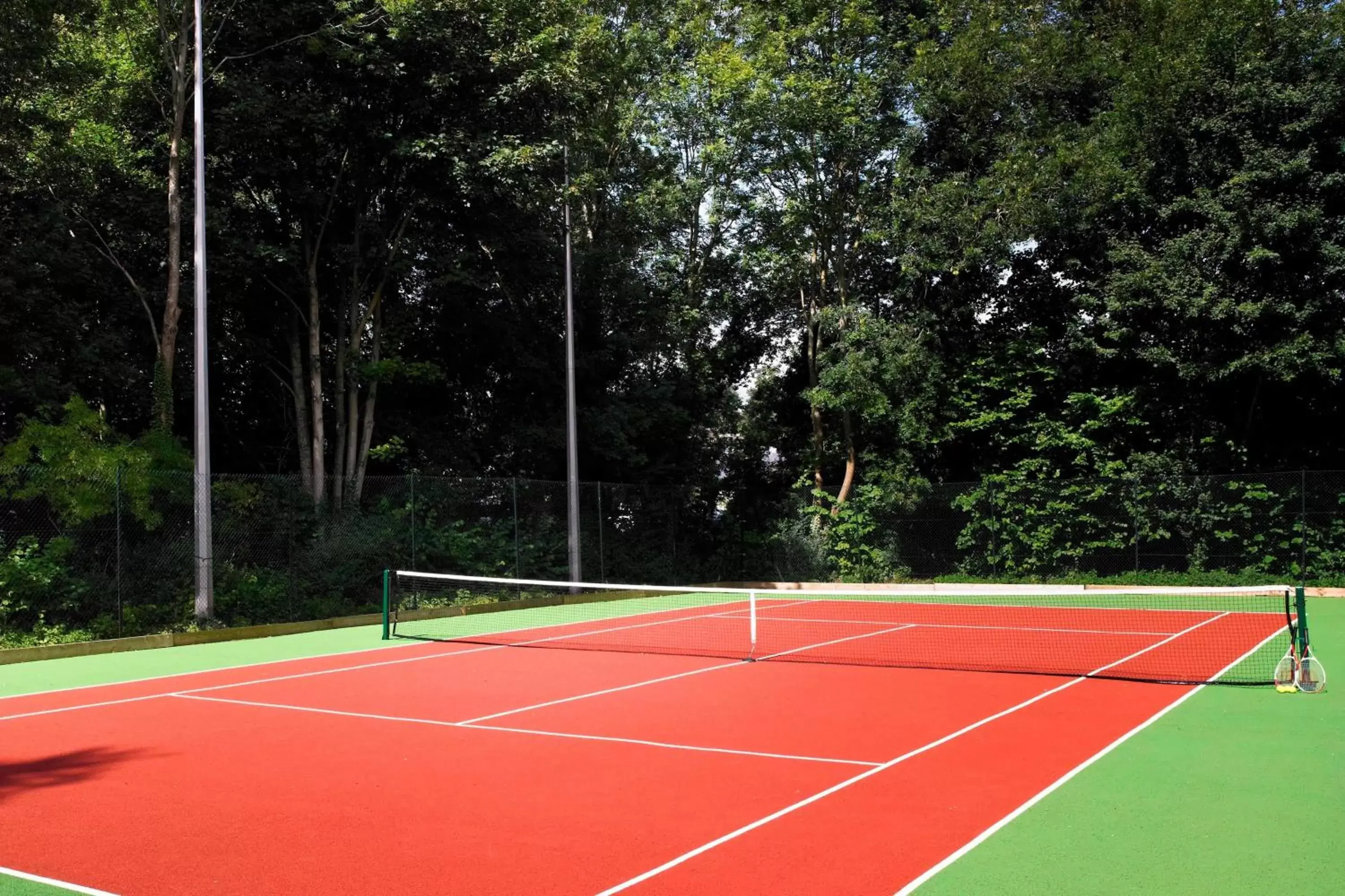 Tennis court, Tennis/Squash in Delta Hotels by Marriott Swindon