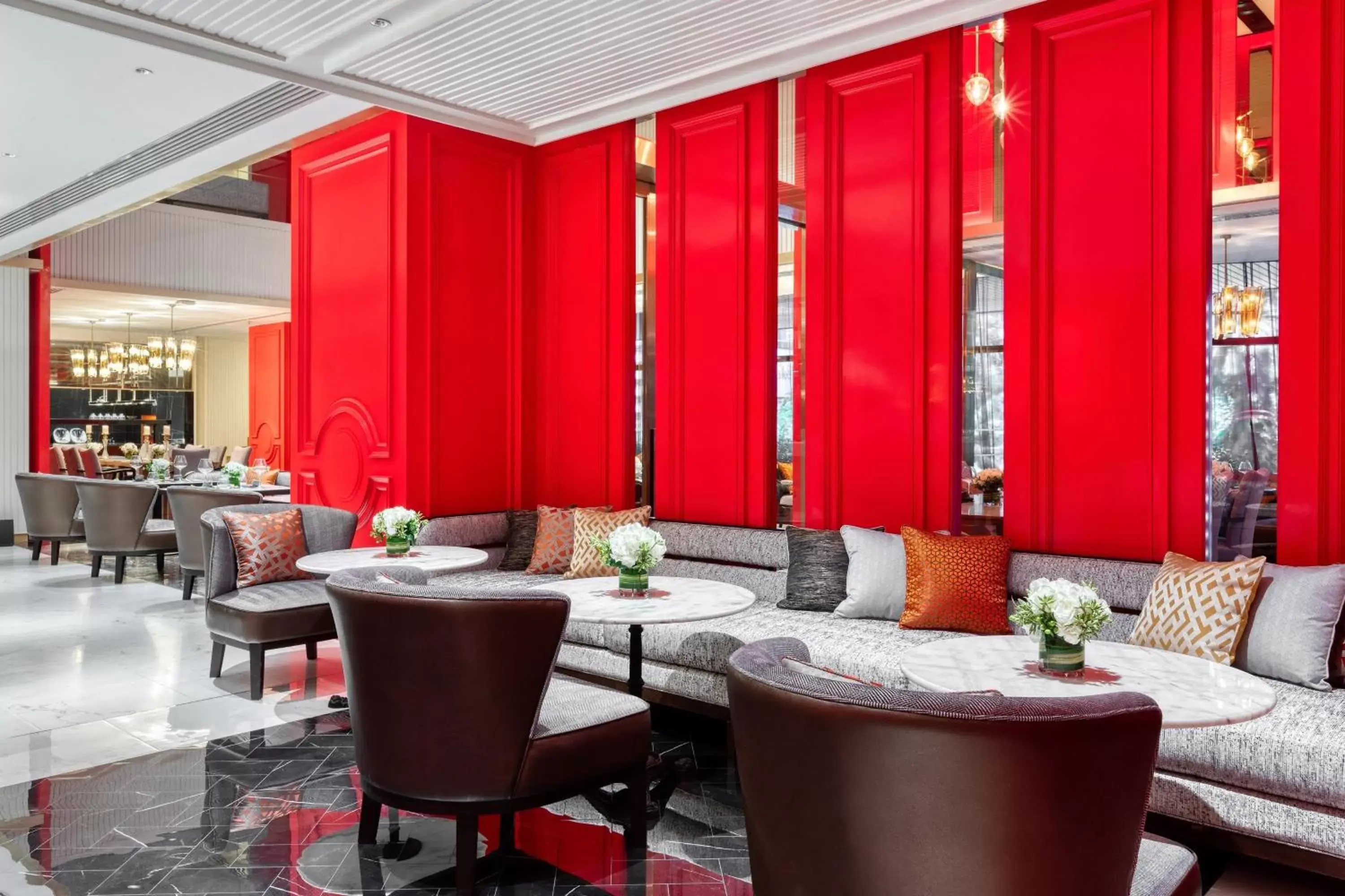 Restaurant/places to eat, Lounge/Bar in The Athenee Hotel, a Luxury Collection Hotel, Bangkok