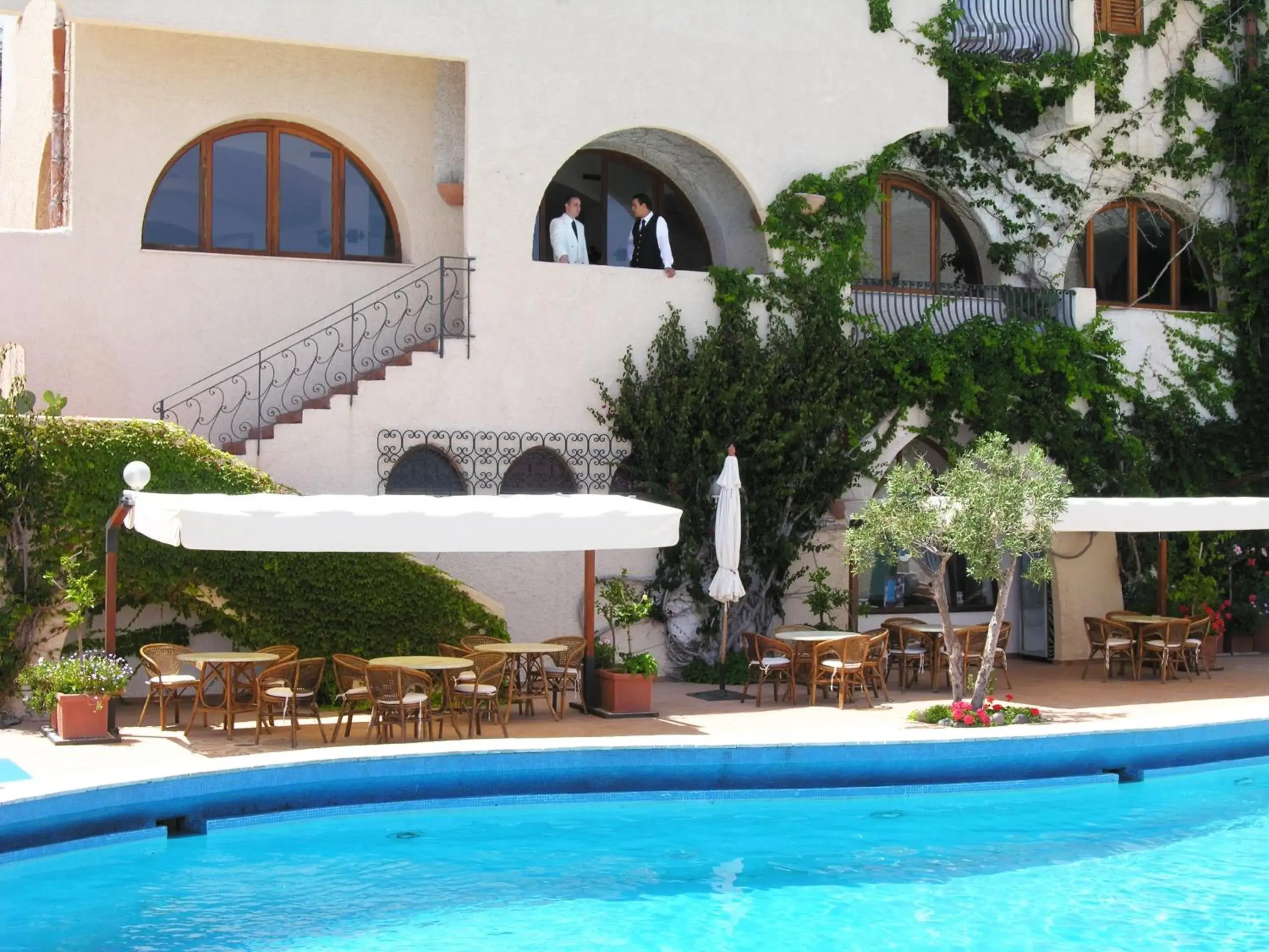 Restaurant/places to eat, Swimming Pool in Hotel Carasco