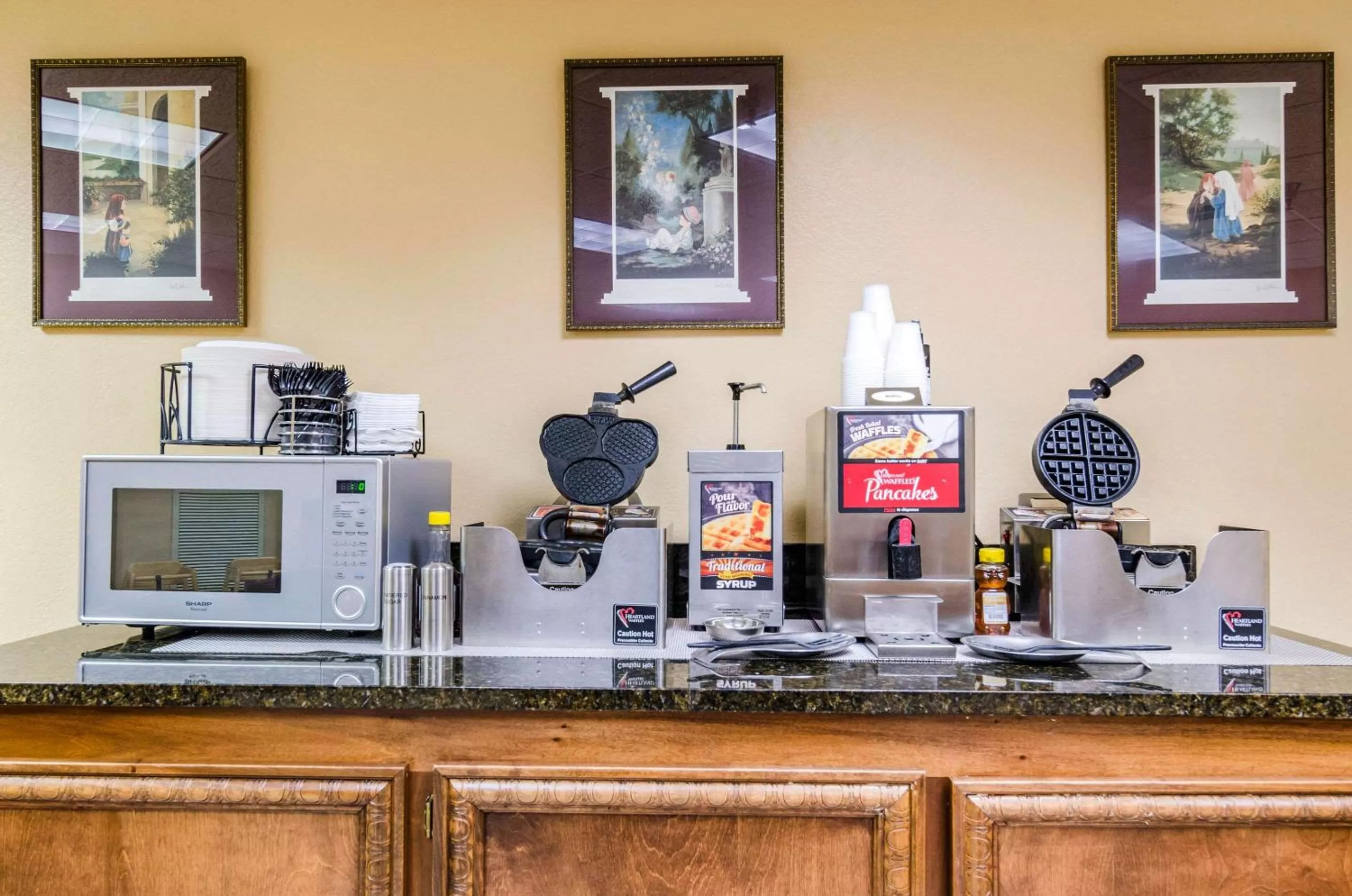 Restaurant/places to eat in Quality Inn & Suites Carthage near Precious Moments Chapel