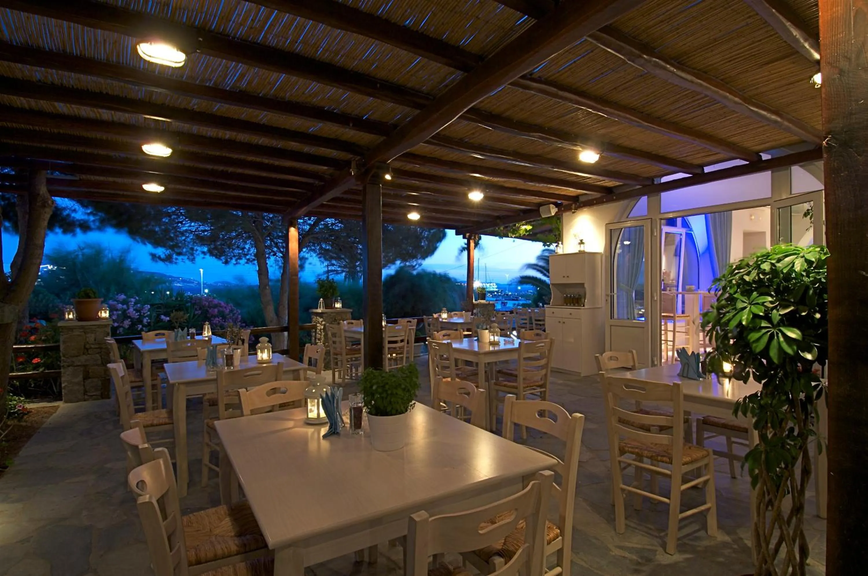 Restaurant/places to eat in Makis Place