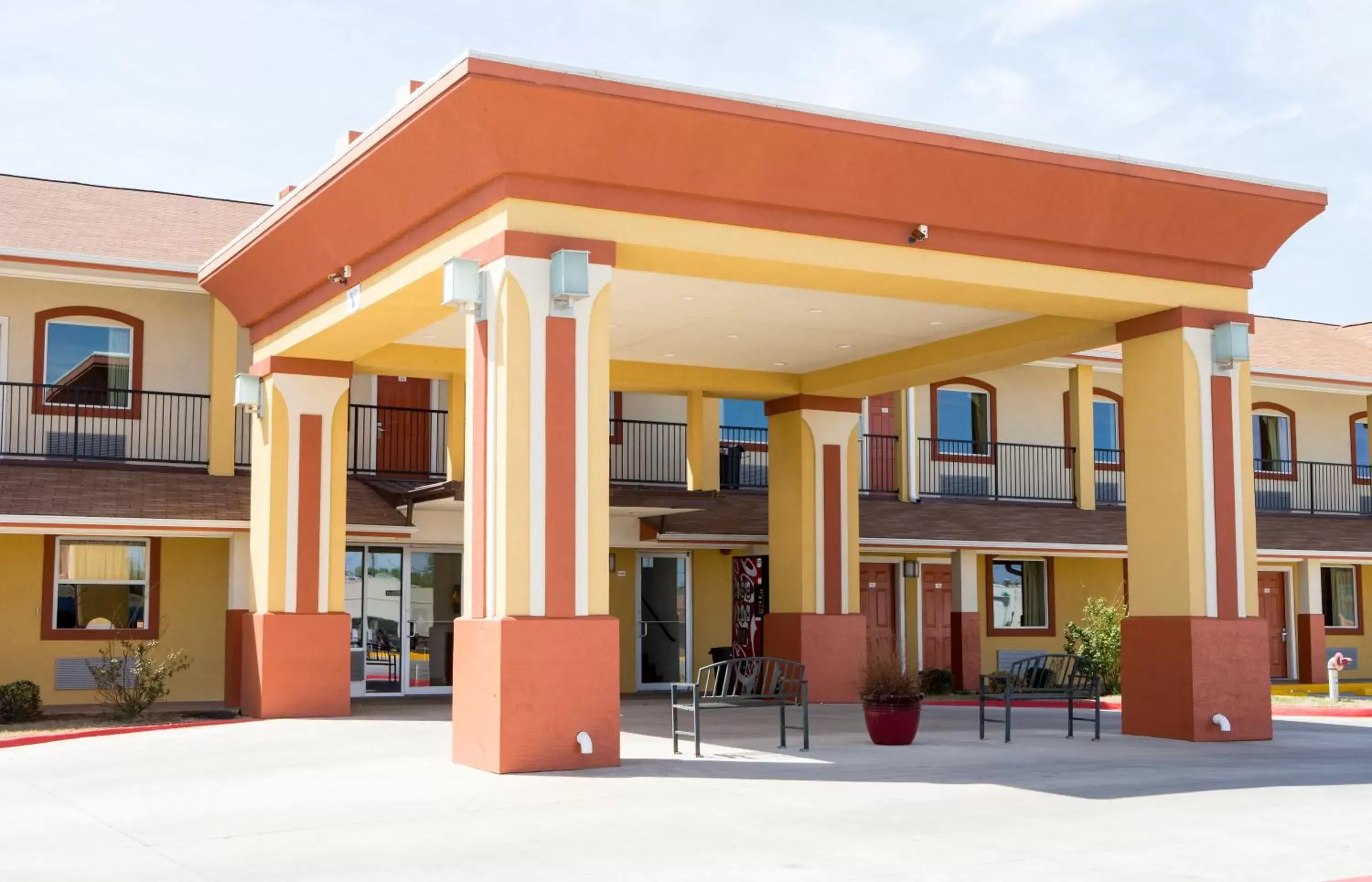 Property Building in Sands Inn & Suites