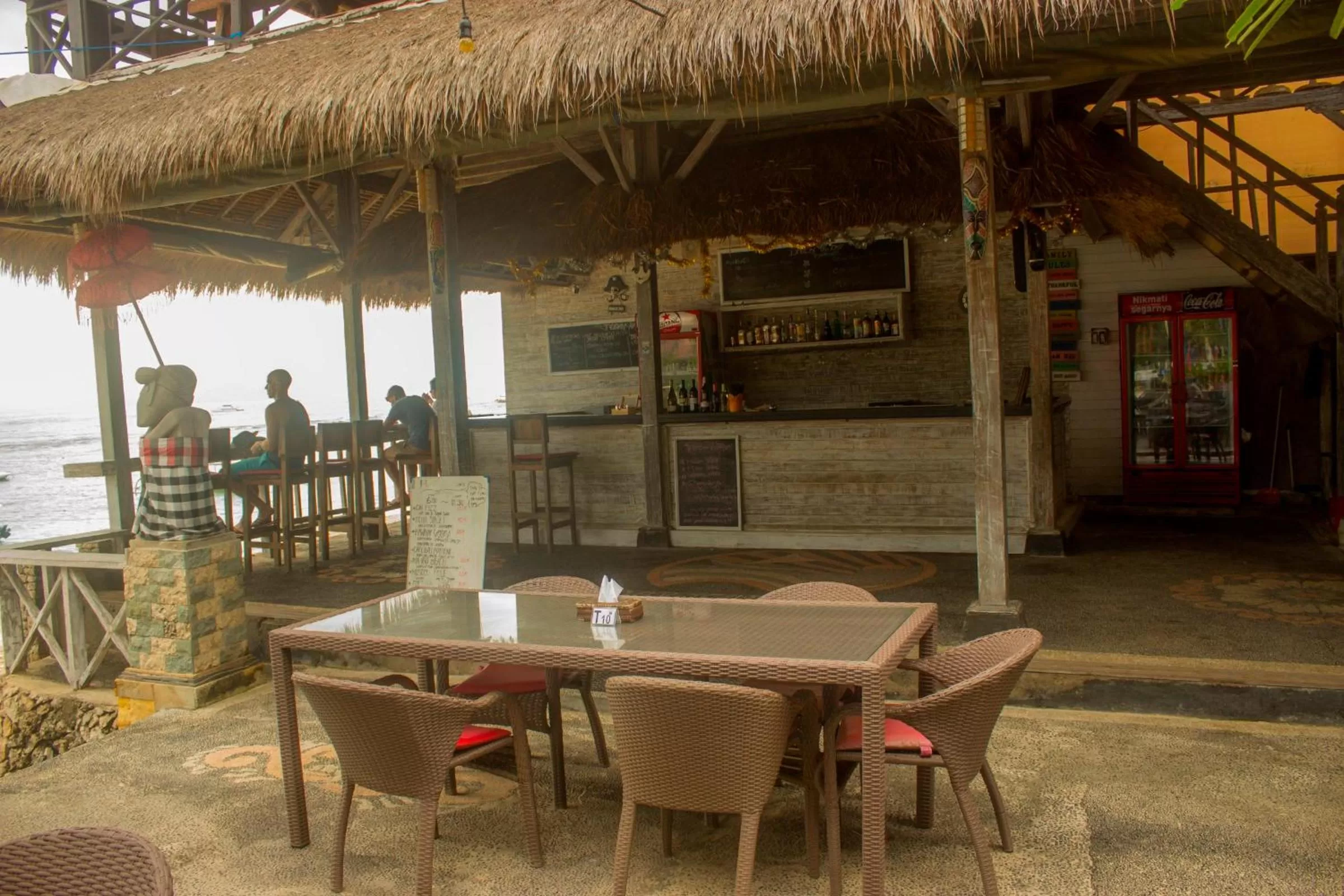 Restaurant/places to eat in Sanghyang Bay Villas