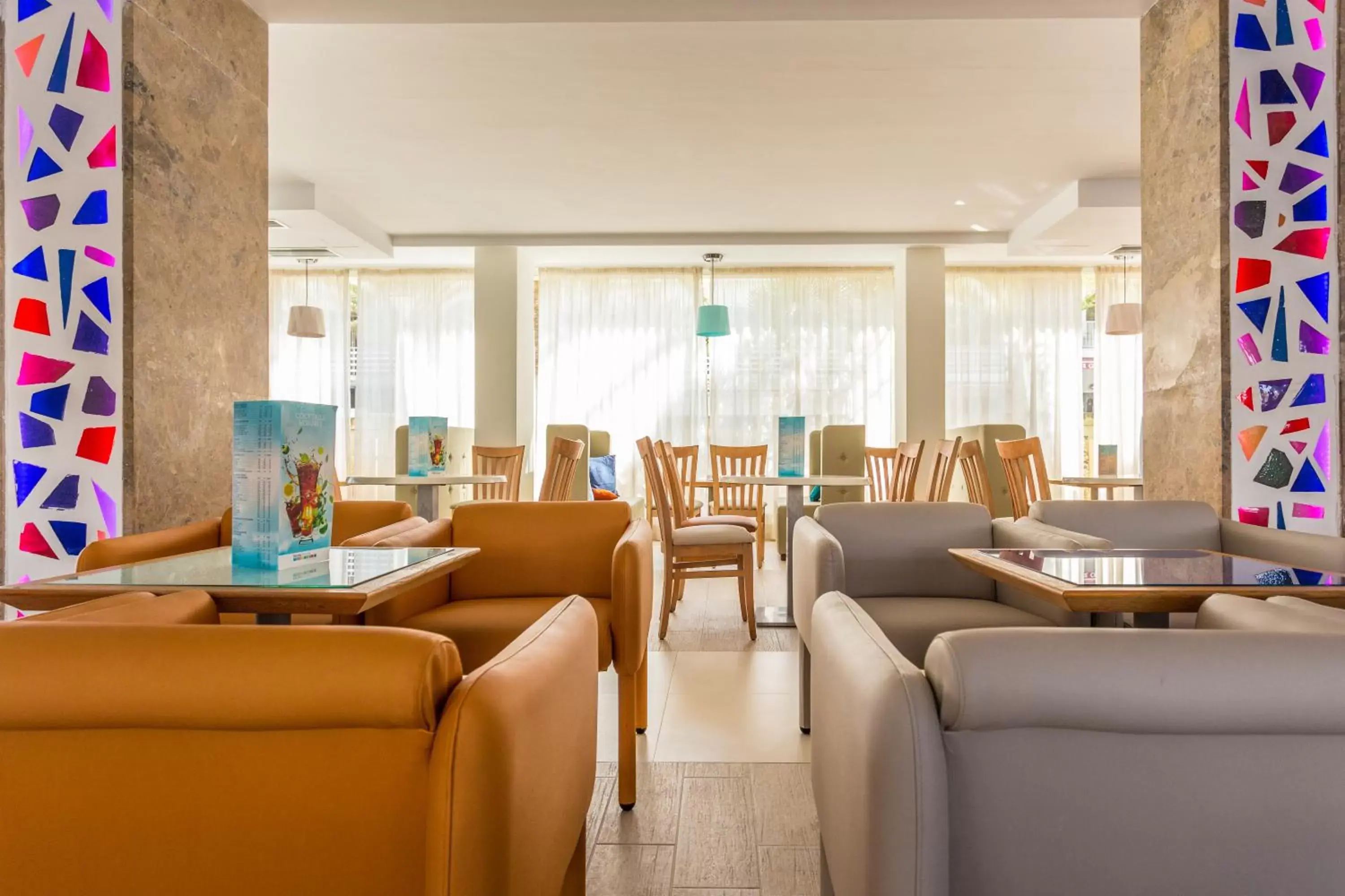 Lounge or bar, Restaurant/Places to Eat in Ferrer Janeiro Hotel & Spa