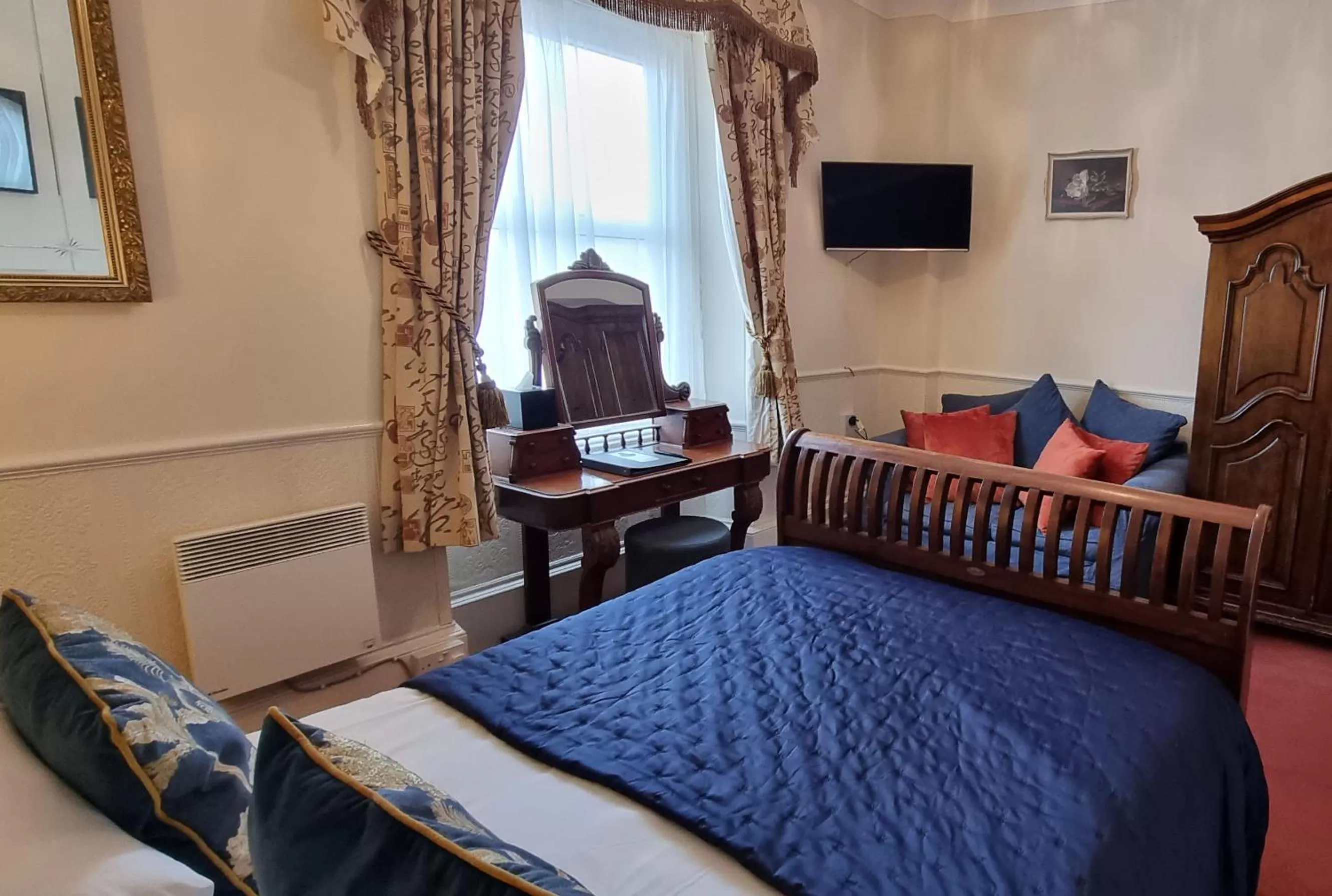 Double Room with Private Bathroom in Fairlawn House