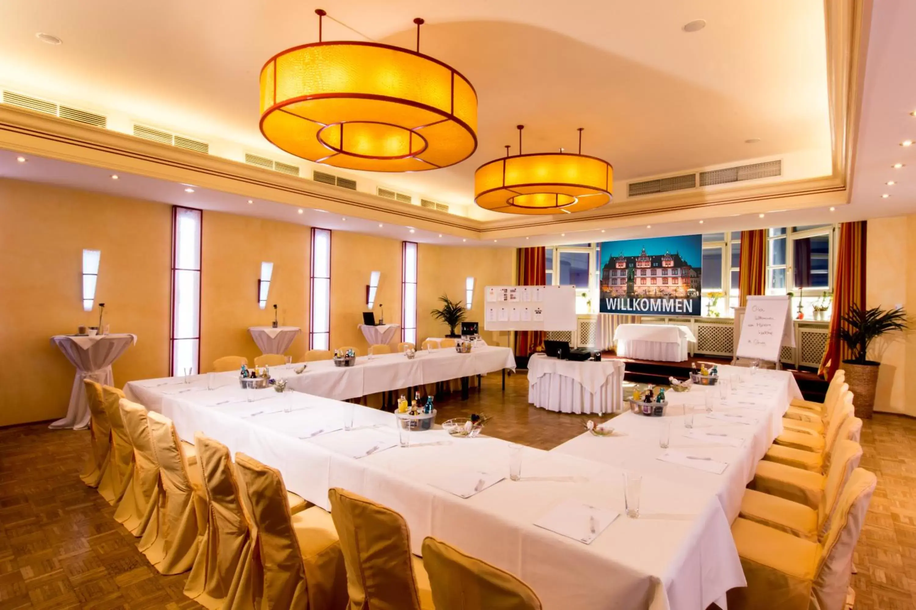 Meeting/conference room, Restaurant/Places to Eat in Hotel Goldene Traube