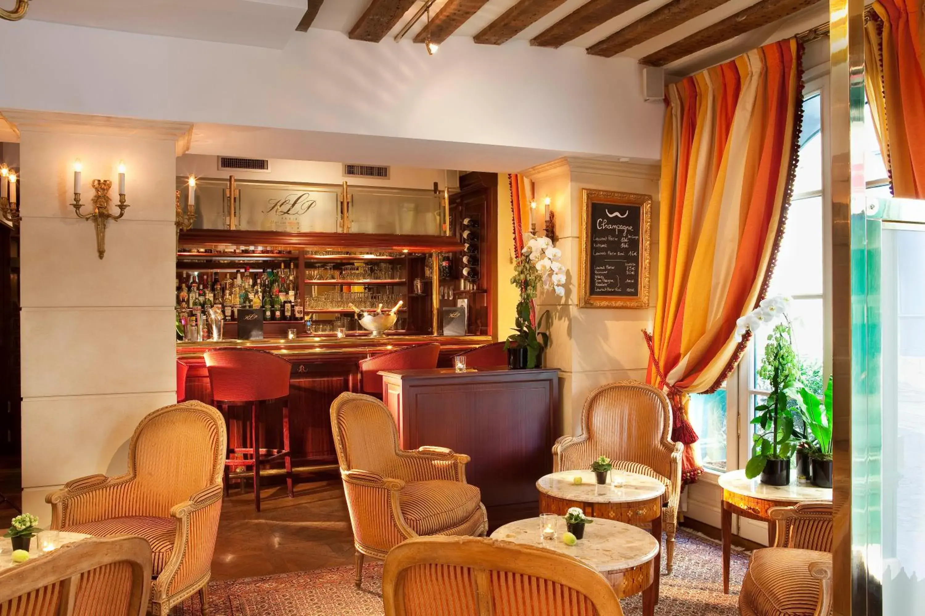 Lounge or bar in Hotel Luxembourg Parc Lounge or bar in Hotel Luxembourg Parc