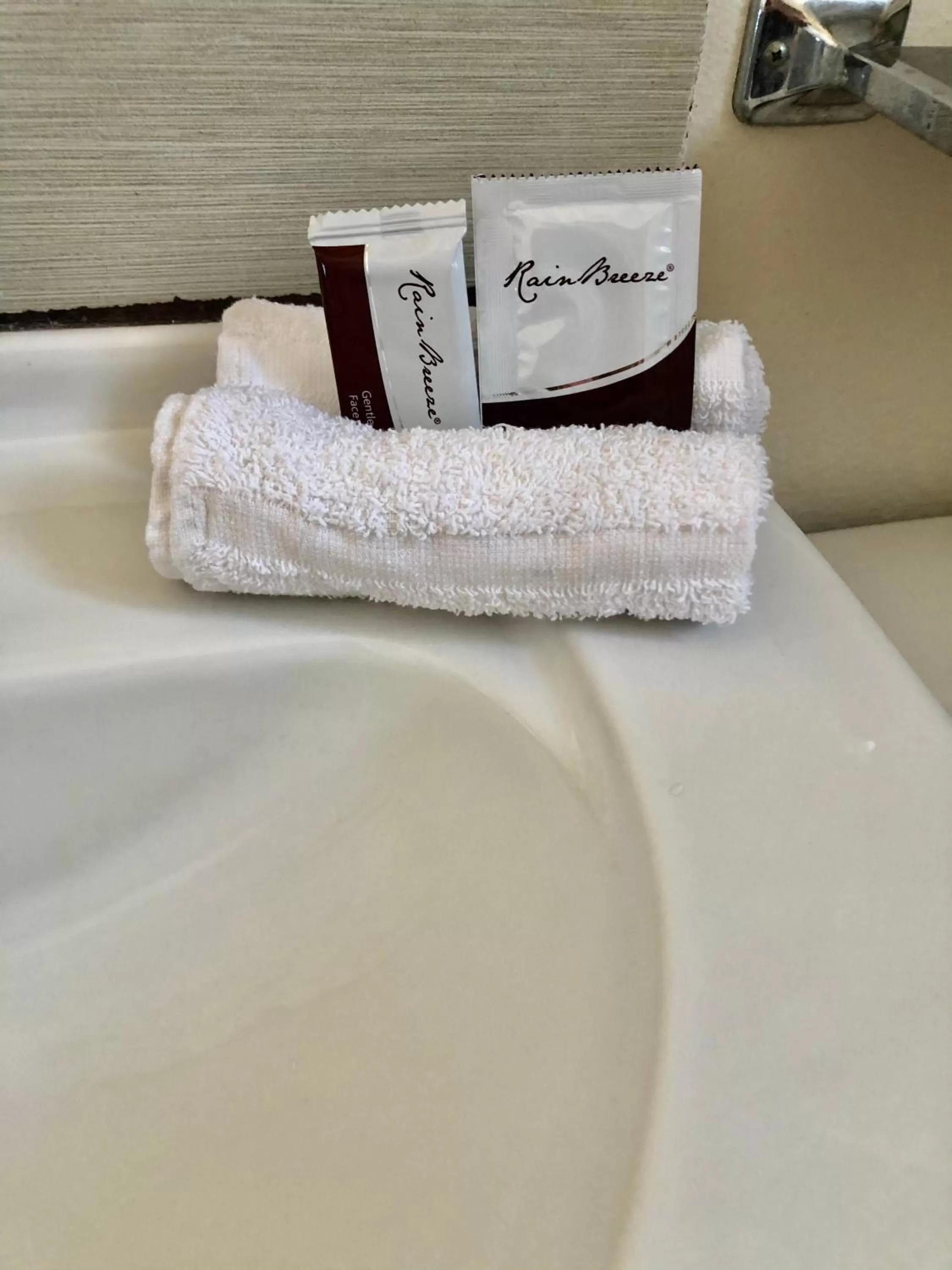 Bathroom in Motel 6 Williams AZ Downtown Grand Canyon