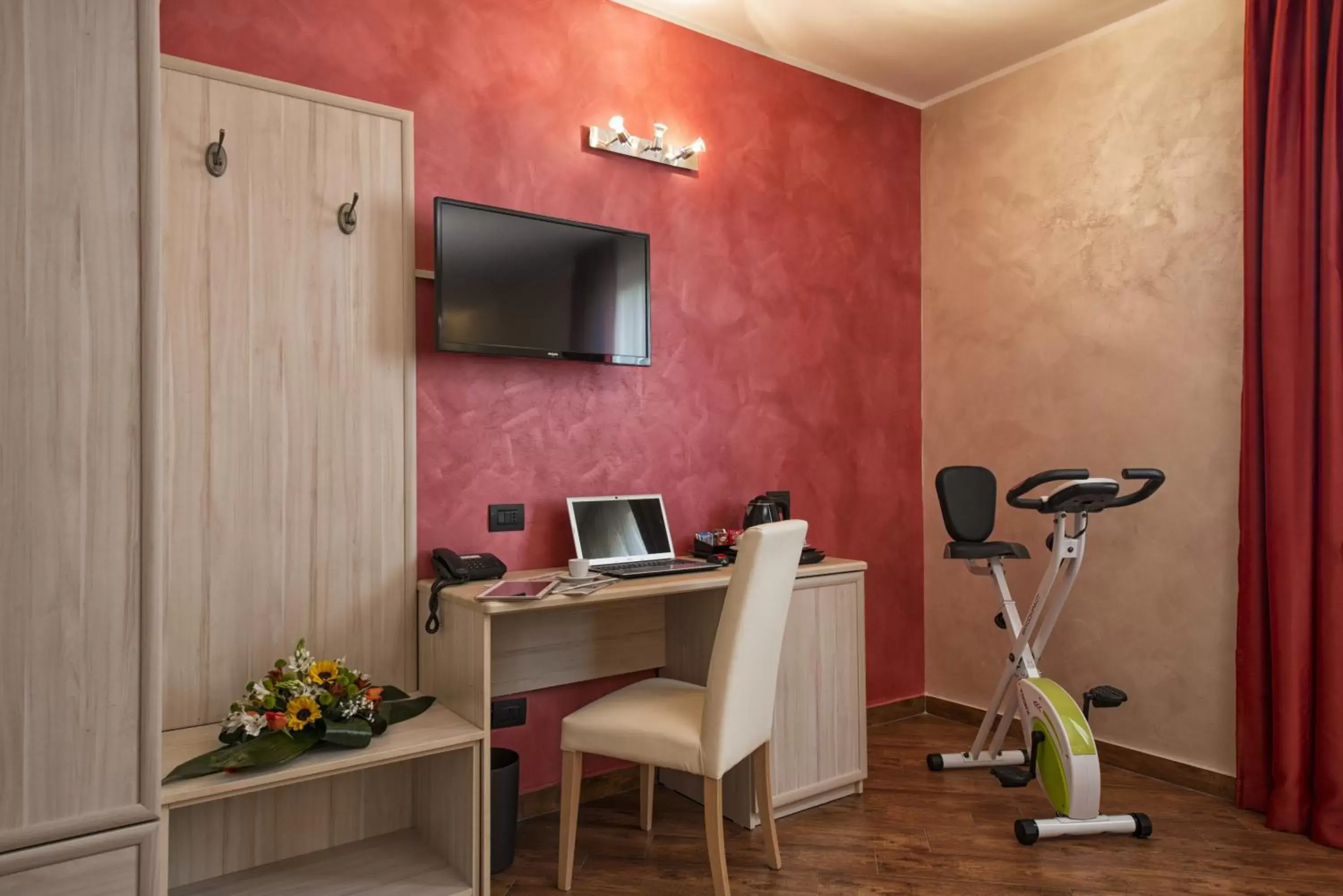 Fitness centre/facilities in Simon Hotel Fitness centre/facilities in Simon Hotel