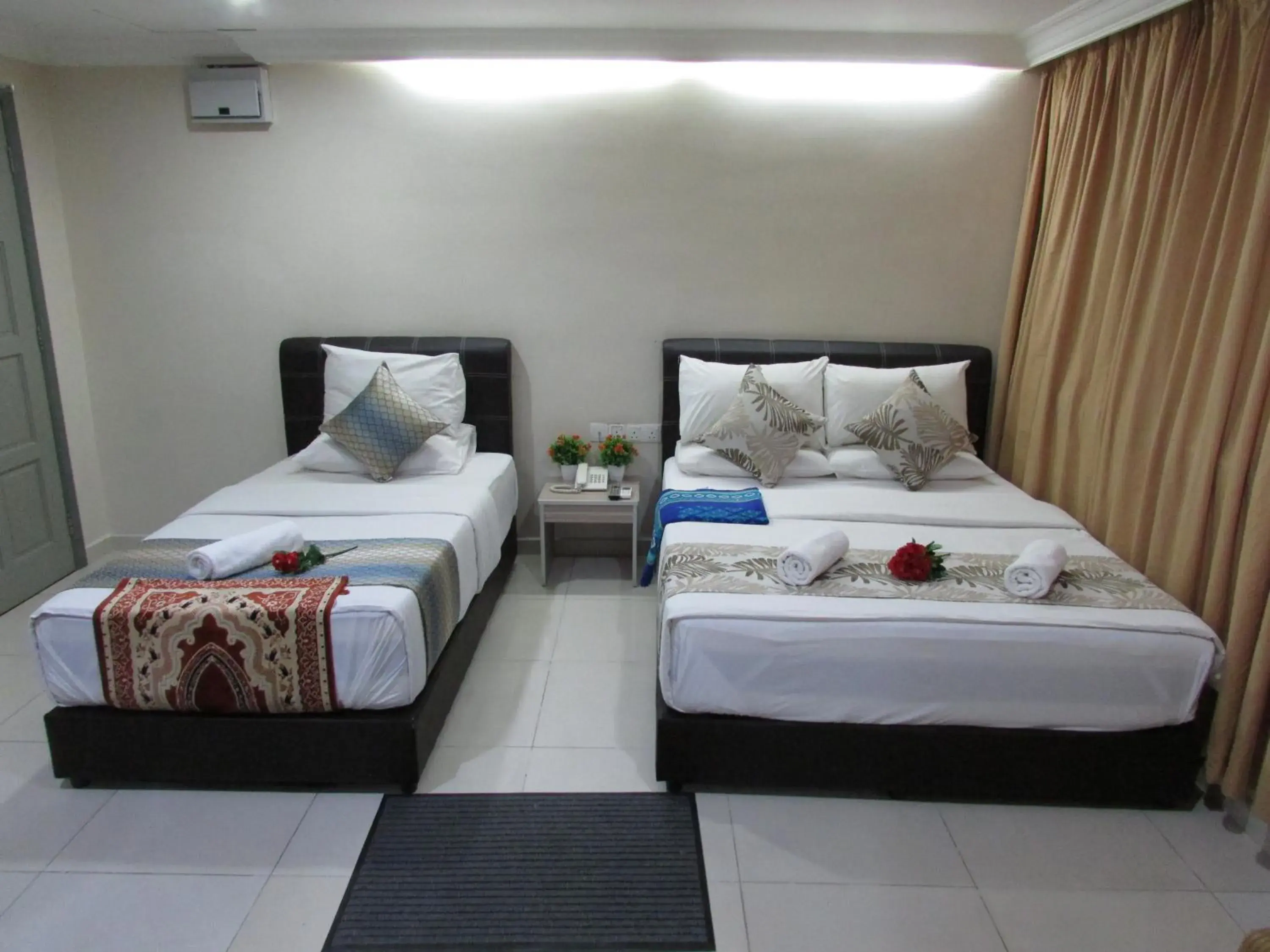 Bedroom, Bed in Safari Hotel Bedroom, Bed in Safari Hotel