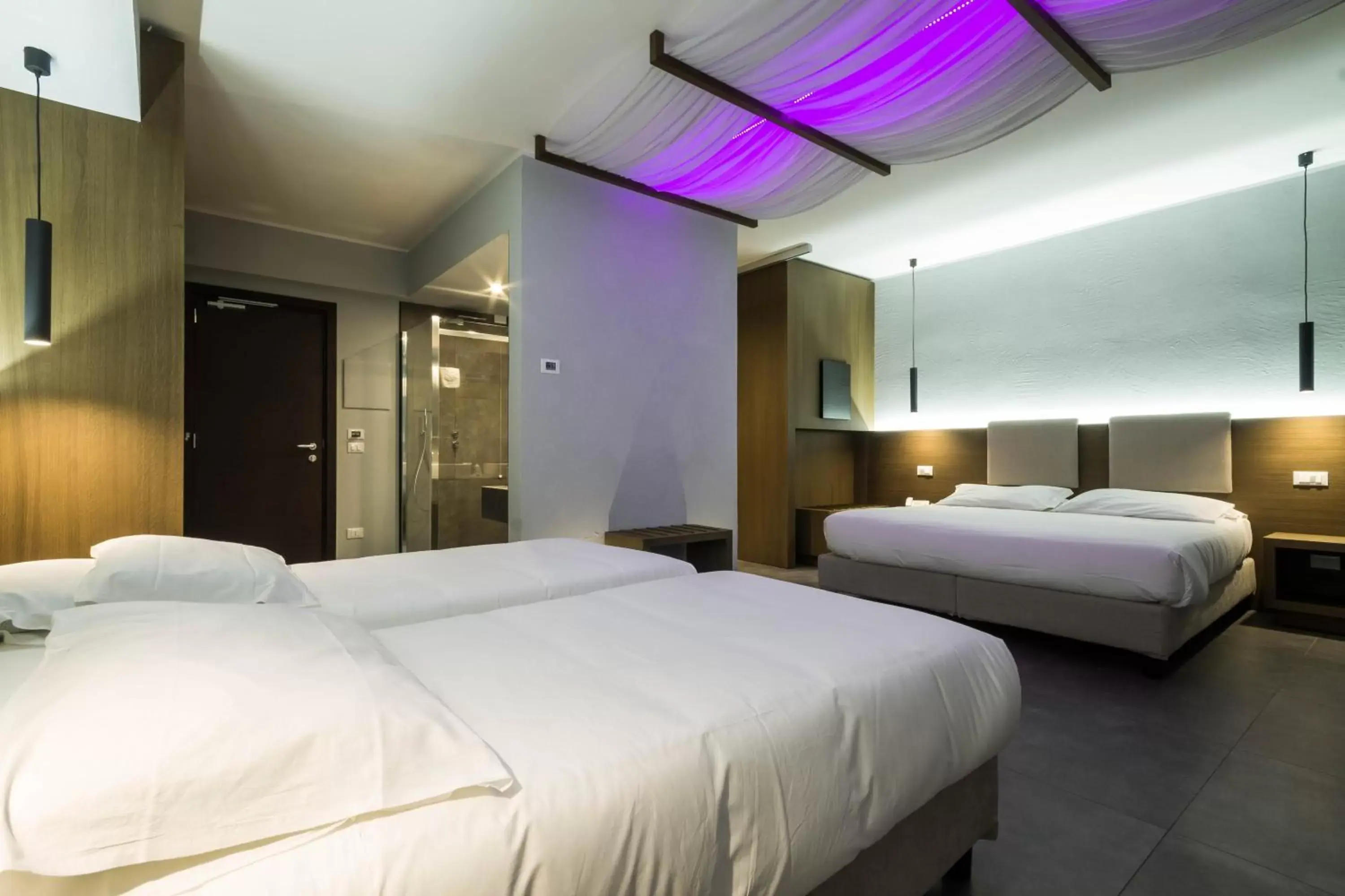 Shower, Bed in Sport Village Hotel & Spa