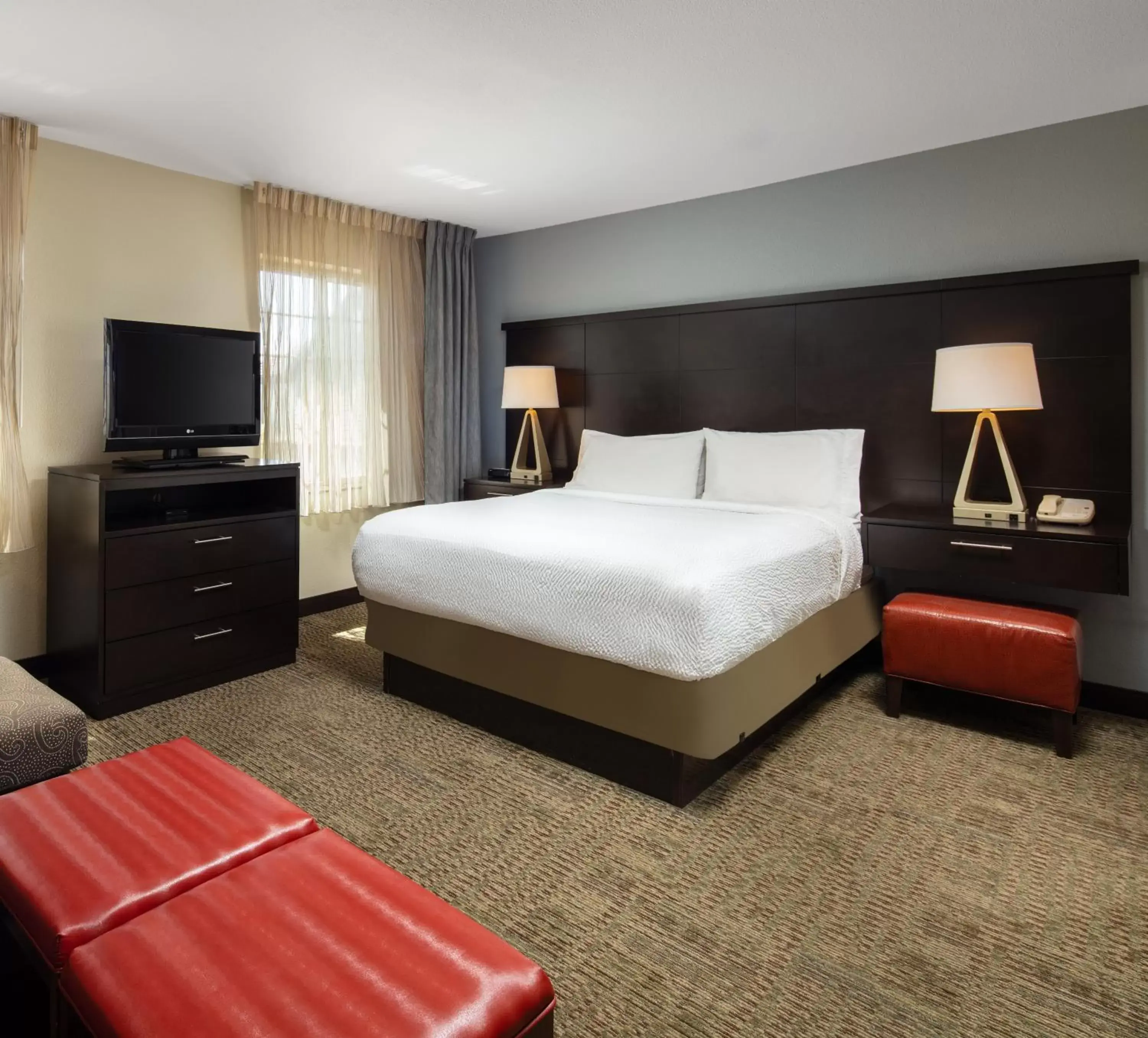 Bed in Staybridge Suites Fairfield Napa Valley Area, an IHG Hotel