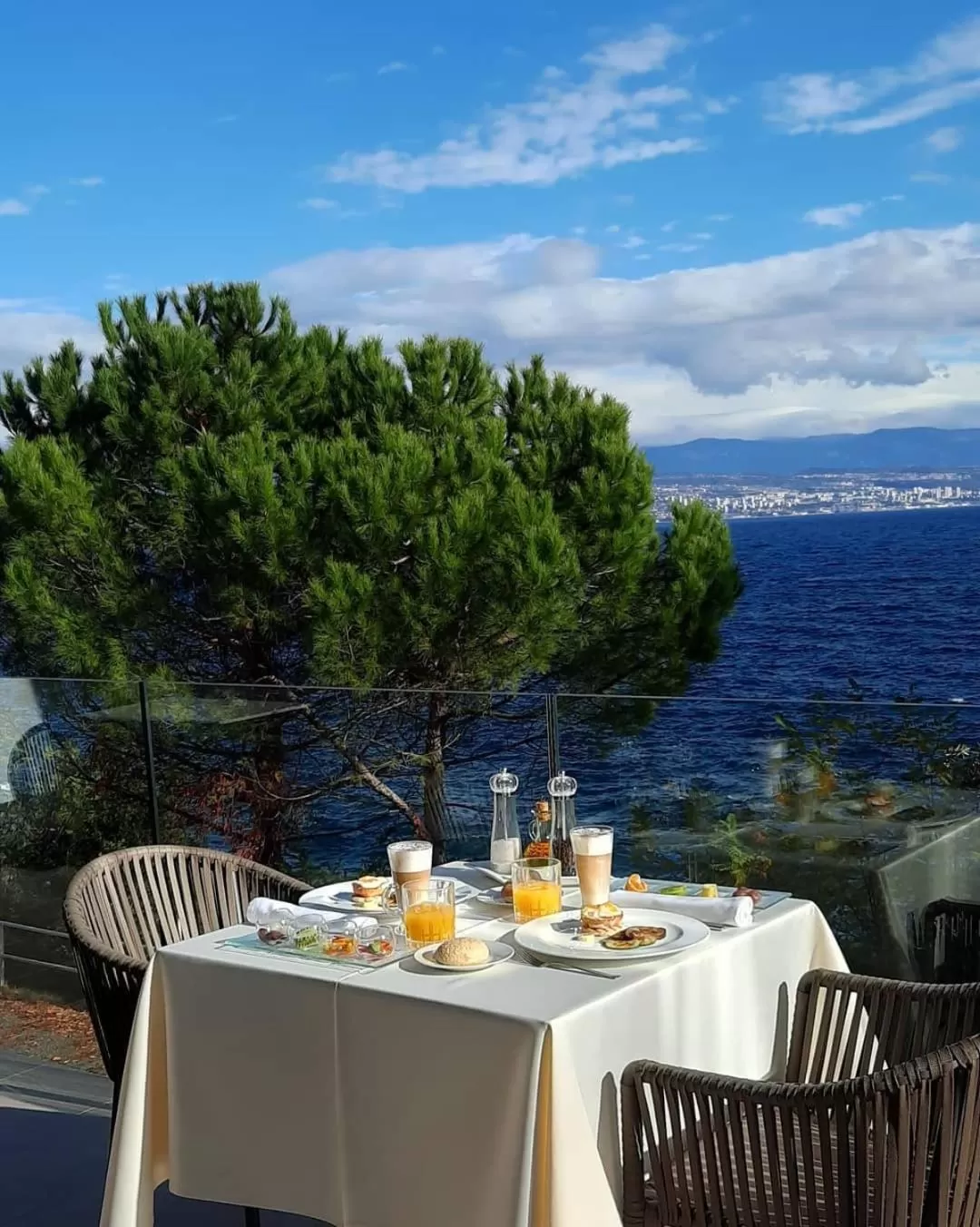 Restaurant/places to eat in Boutique Hotel Acacia