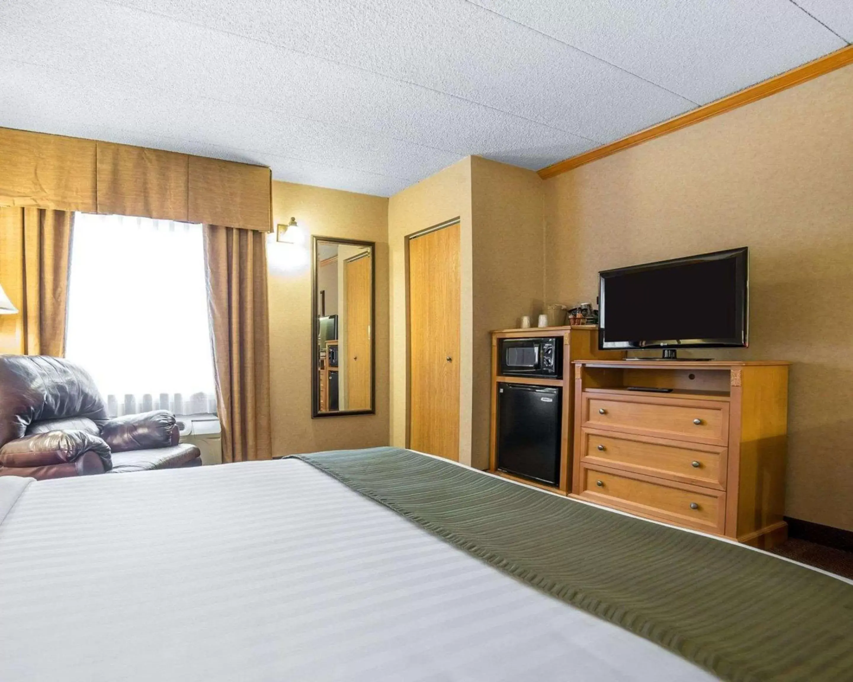 Photo of the whole room, Bed in Quality Inn & Suites Casper near Event Center