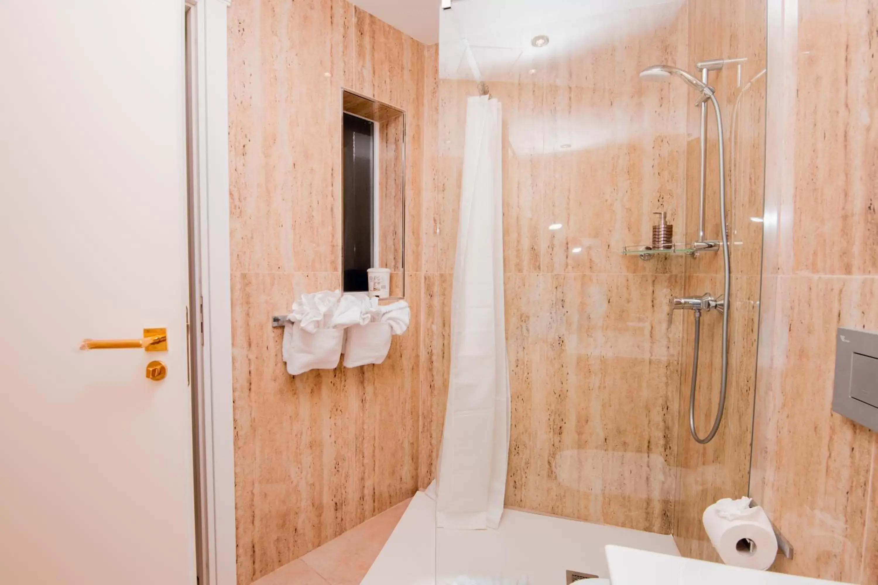 Shower in Giorgio Boutique Hotel Shower in Giorgio Boutique Hotel