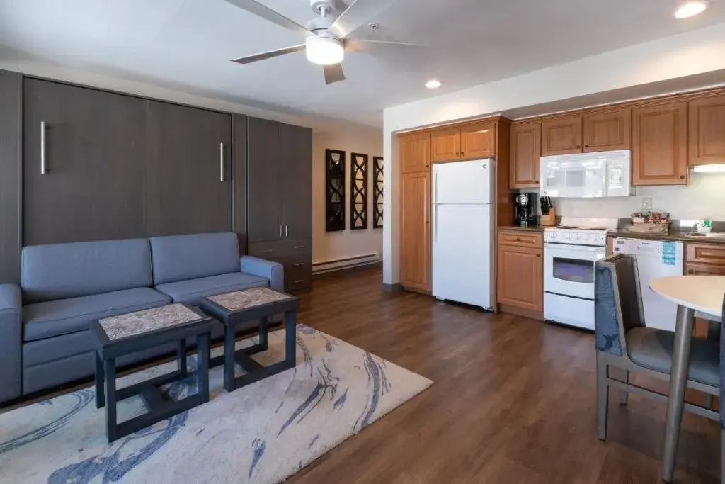 Kitchen/Kitchenette in San Clemente Cove Resort