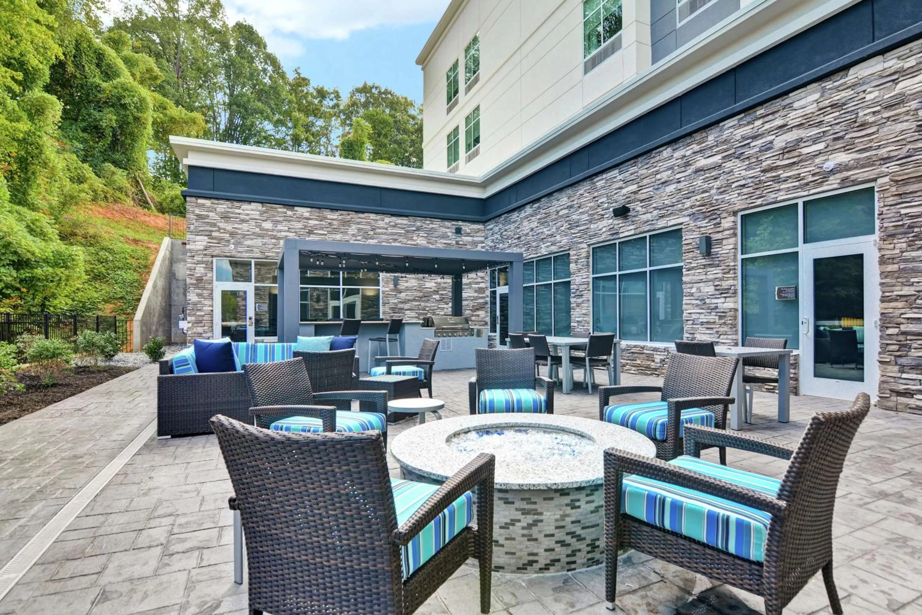 Property building in Homewood Suites By Hilton Lynchburg