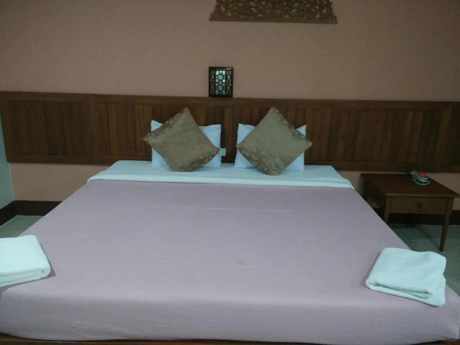 Bed in Butnamtong Hotel