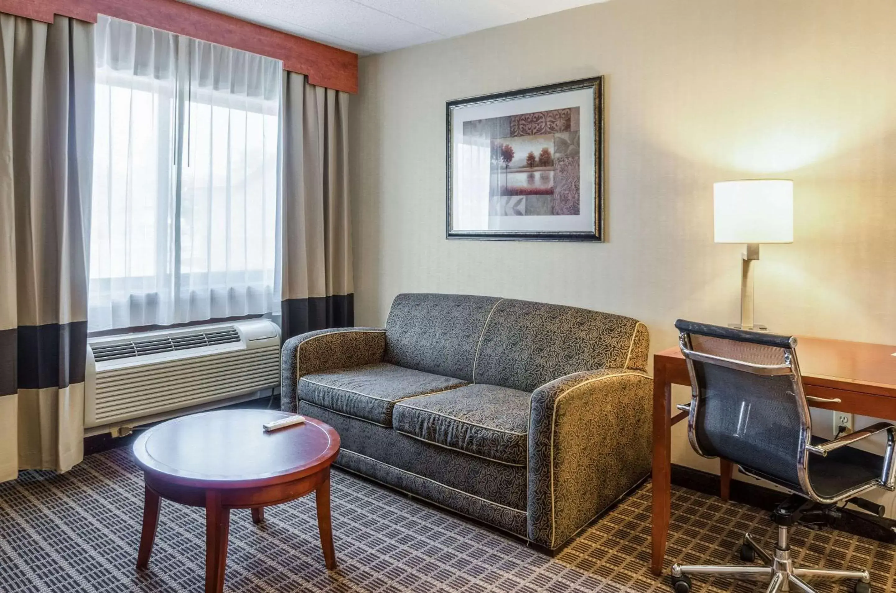 Photo of the whole room, Seating Area in Comfort Inn & Suites West Springfield