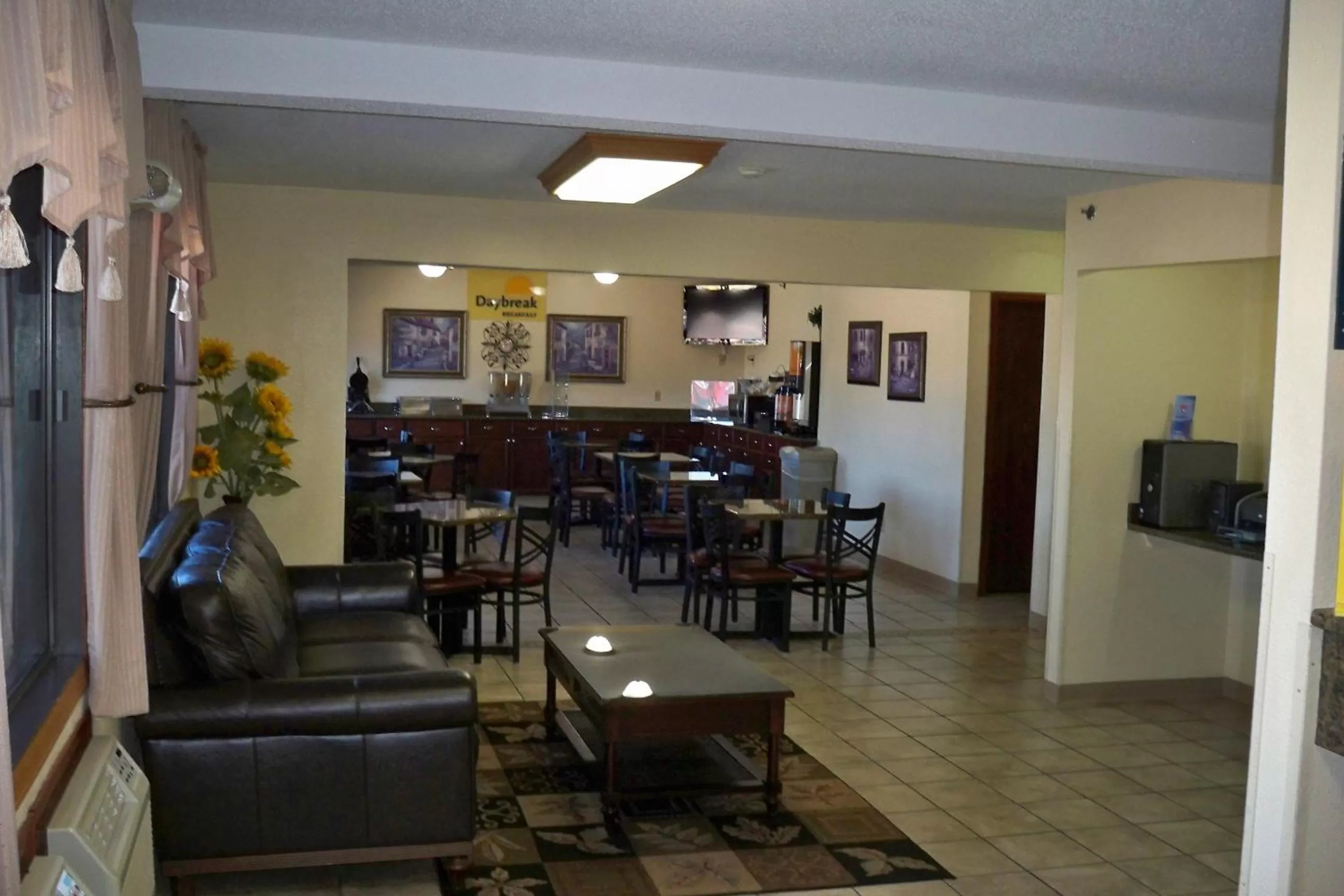 Restaurant/places to eat in Days Inn & Suites by Wyndham Des Moines Airport