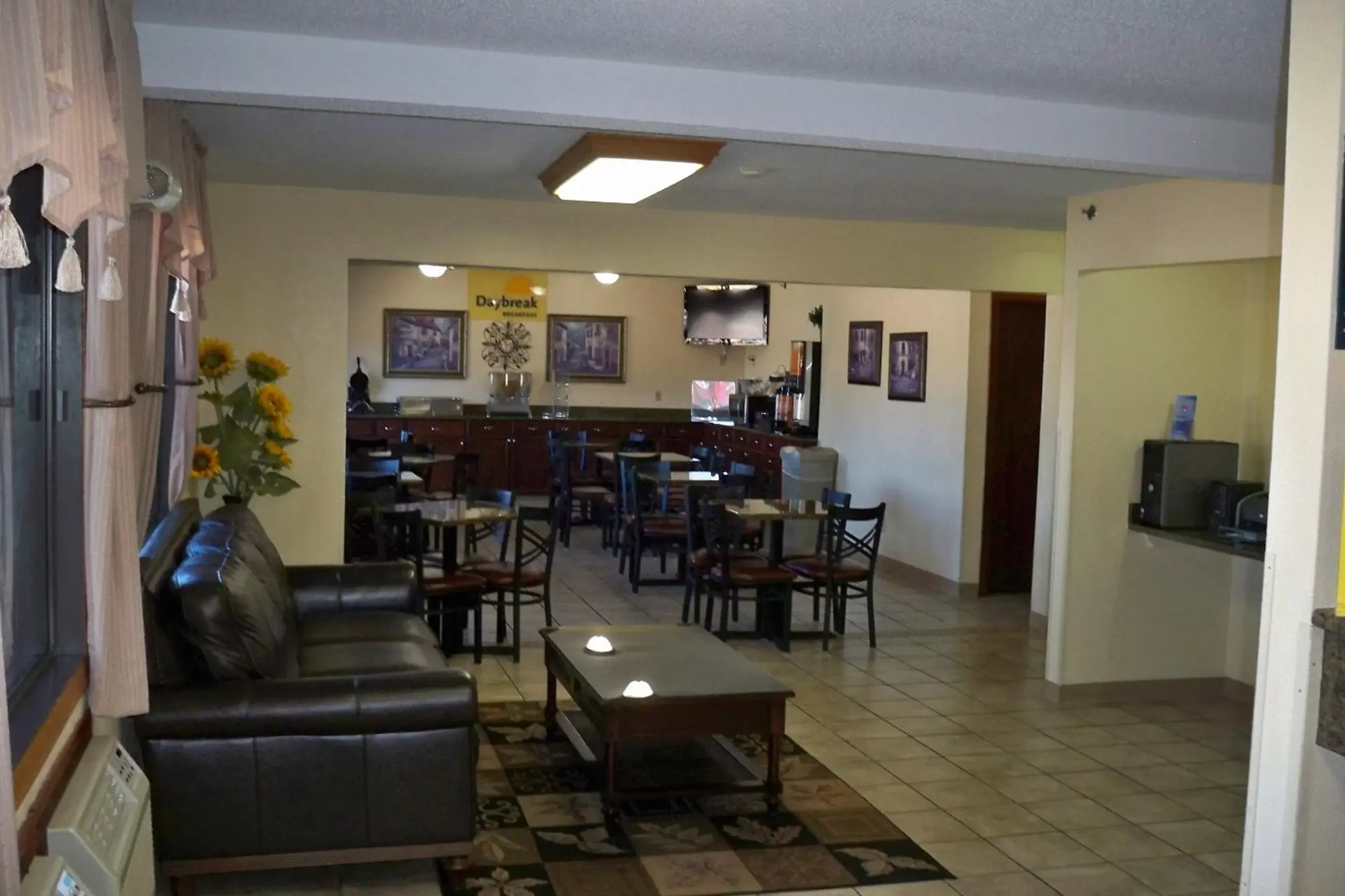 Restaurant/Places to Eat in Days Inn & Suites by Wyndham Des Moines Airport