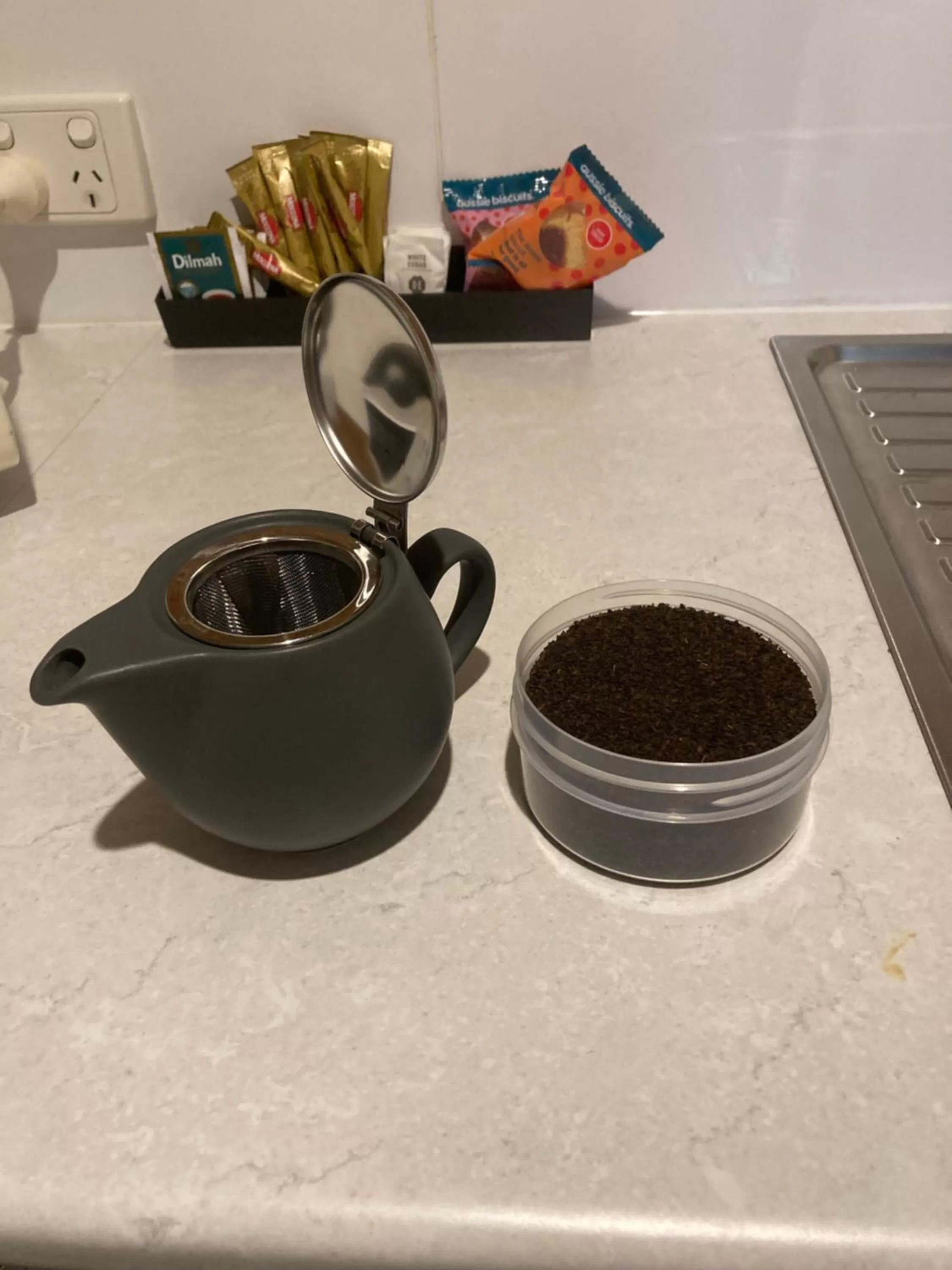 Coffee/tea facilities in Hamilton Henry Parkes Motor Inn