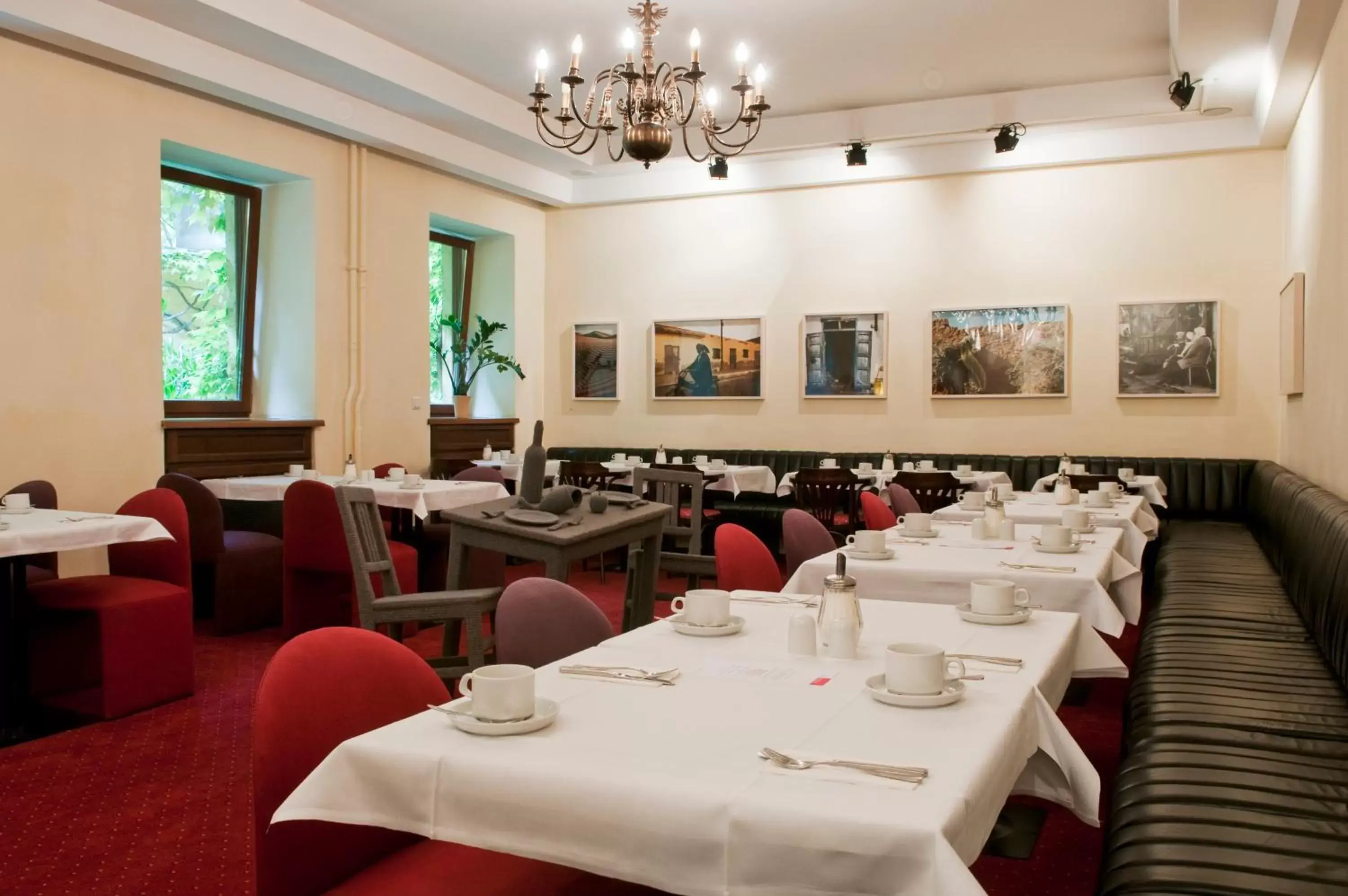 Restaurant/Places to Eat in Hotel Kunsthof