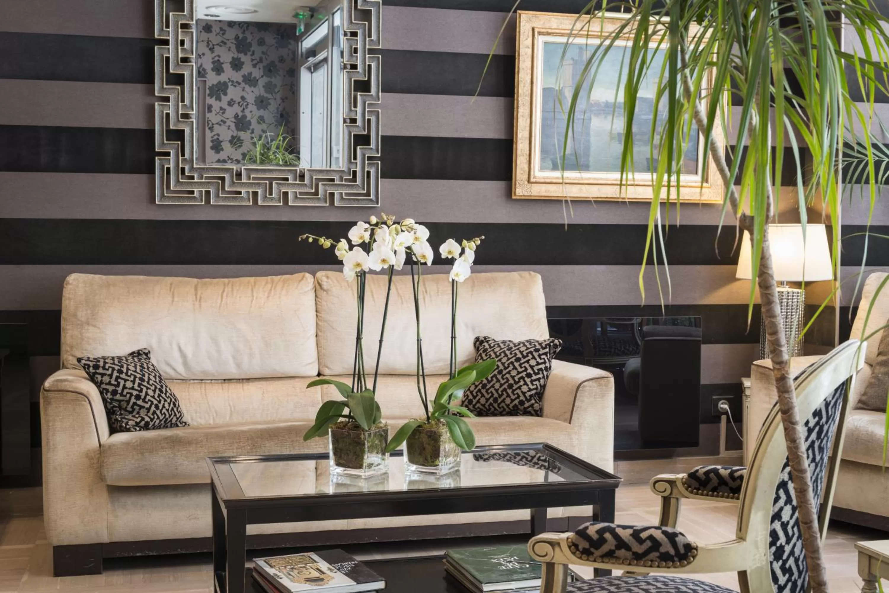 Lobby or reception in Hôtel Volney Opéra