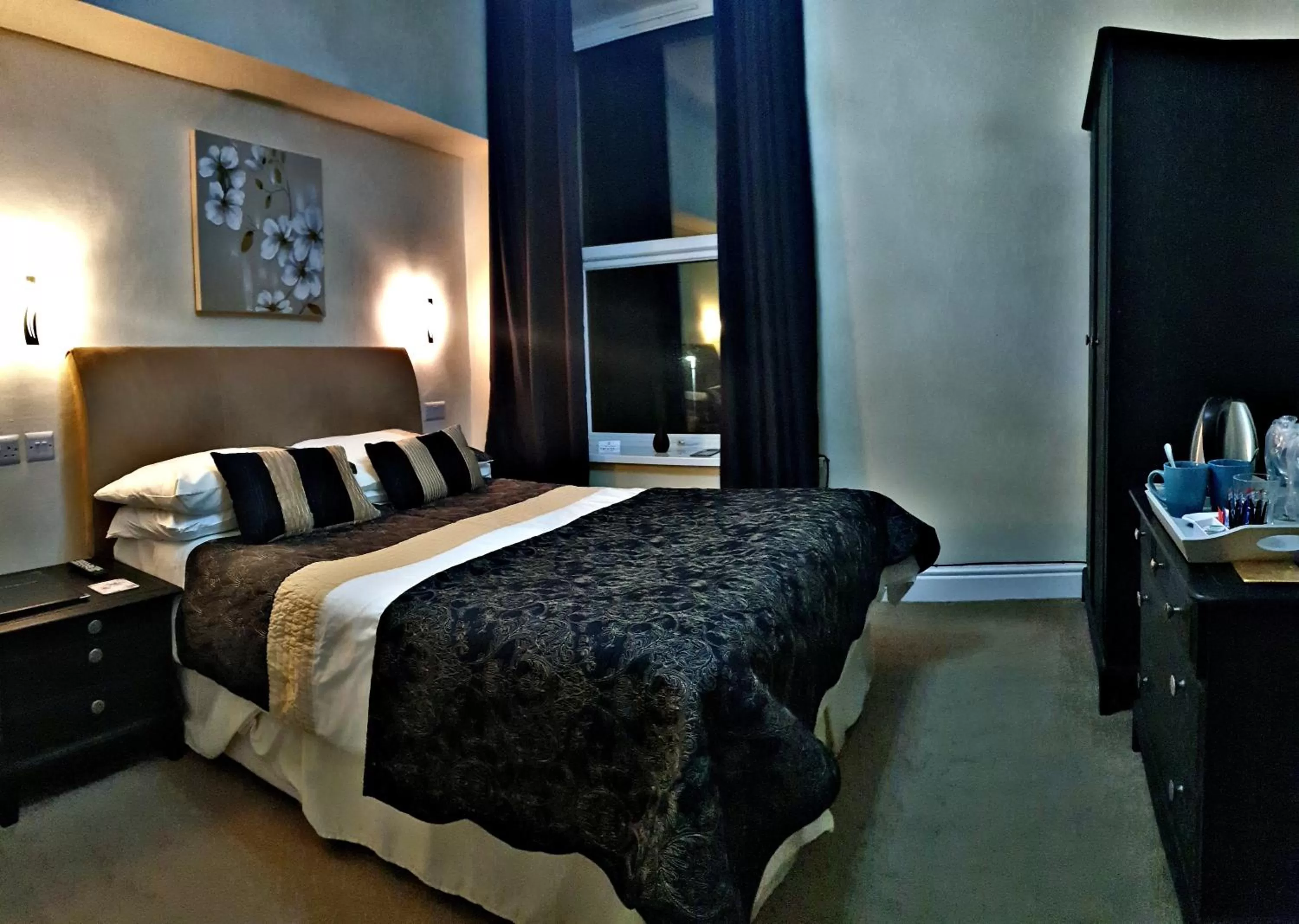 Double Room with Private Bathroom in The Senarth Guesthouse - Seaside Guesthouse with Breakfast & Free Parking