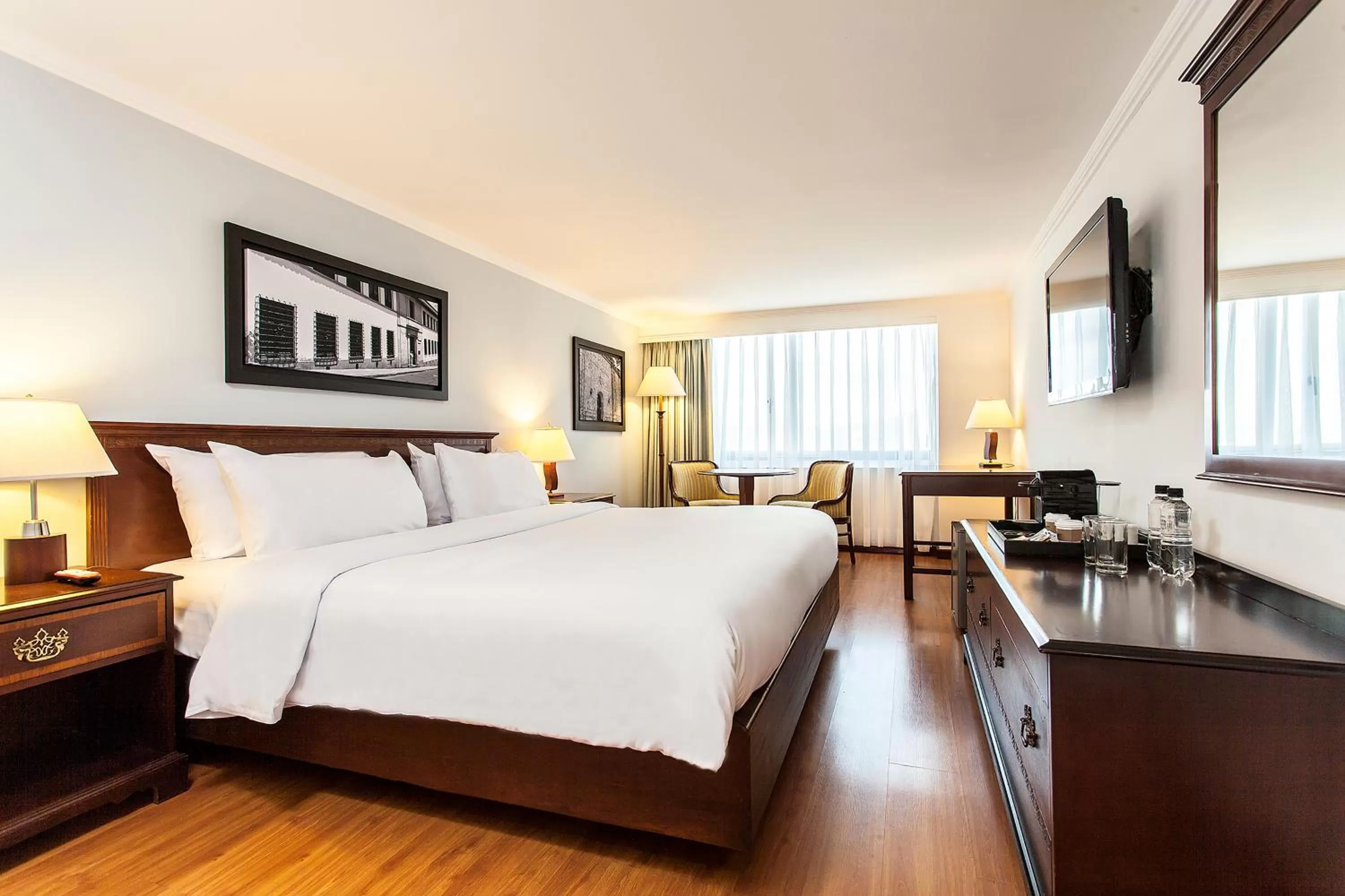 Bedroom, Bed in Radisson Bogota Metrotel