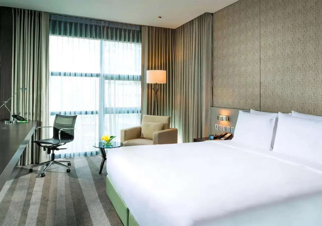 Bed in Holiday Inn Bangkok Sukhumvit by IHG Bed in Holiday Inn Bangkok Sukhumvit by IHG