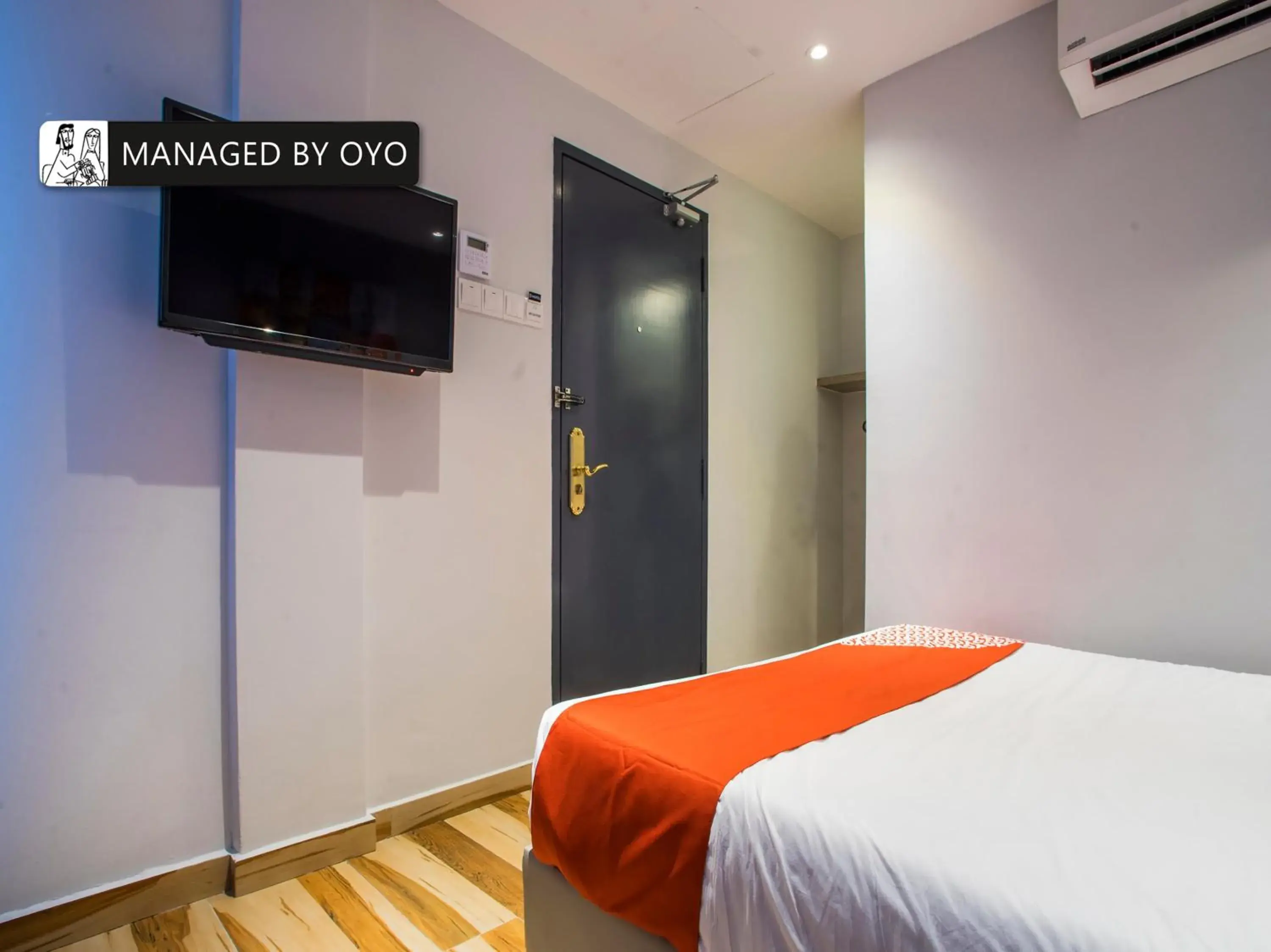 Bedroom, TV/Entertainment Center in GS HOTELS Sdn Bhd