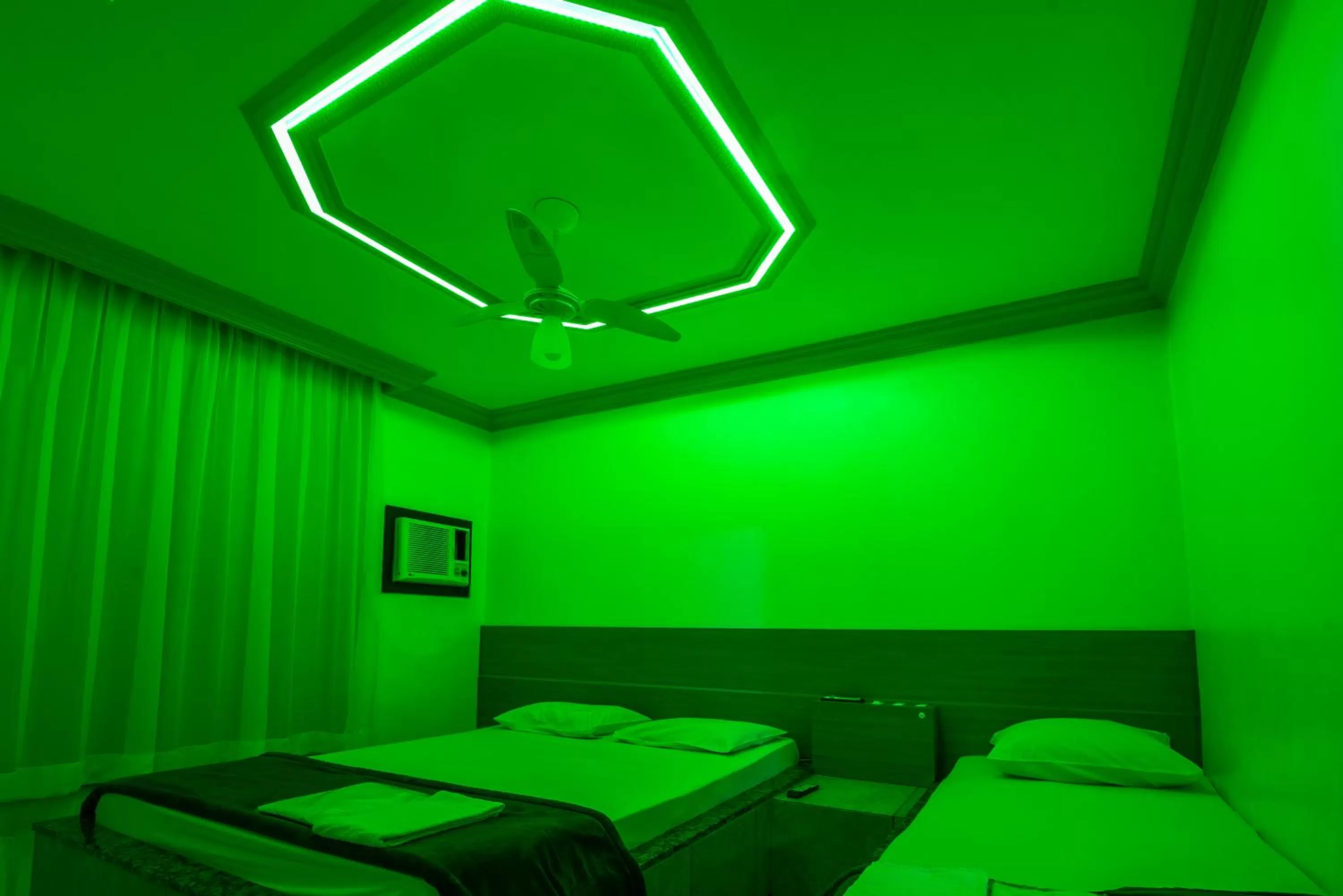 Bedroom in Classic Hotel e Motel