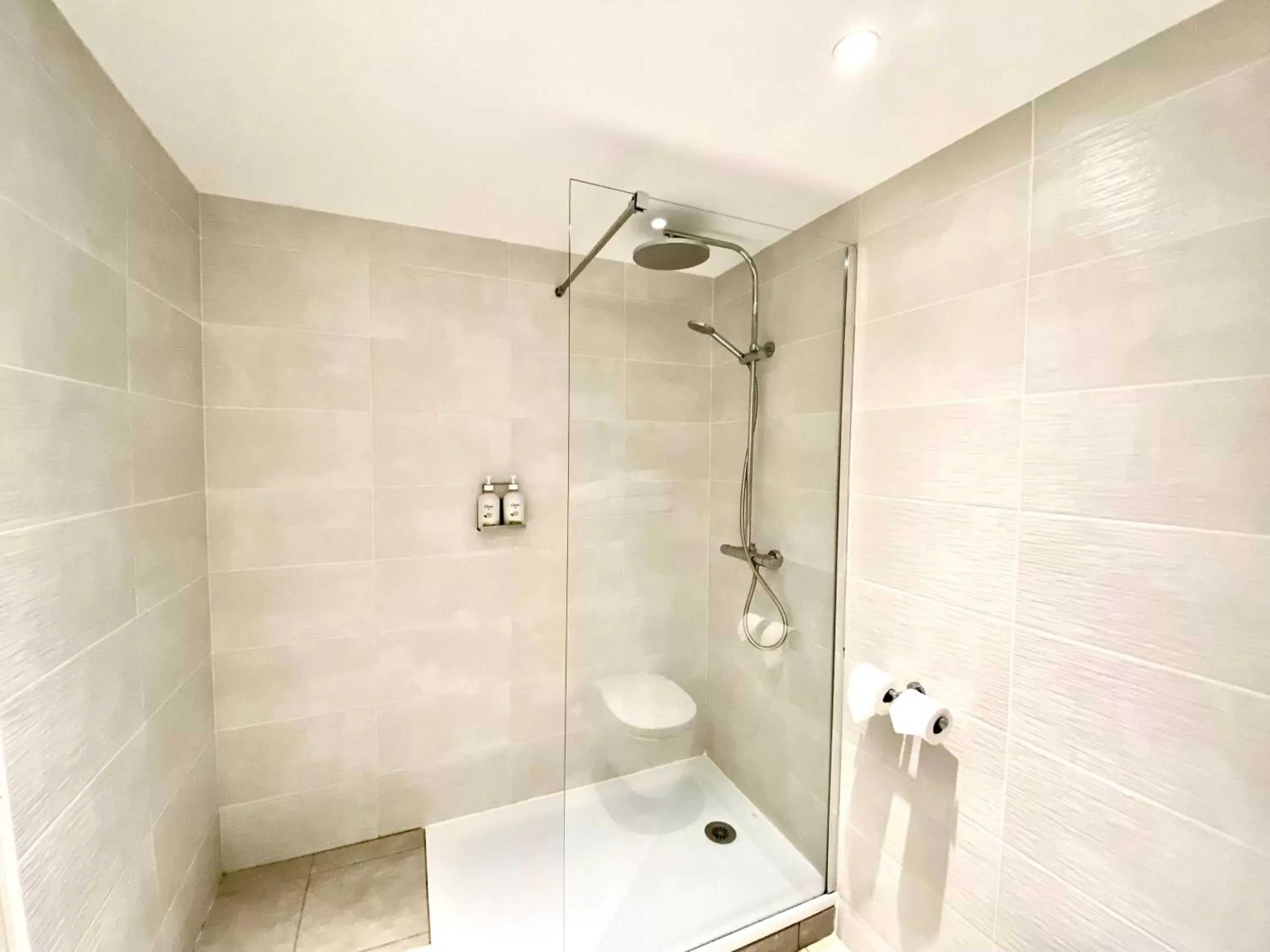 Shower, Bathroom in Holiday Inn Calais Coquelles, an IHG Hotel