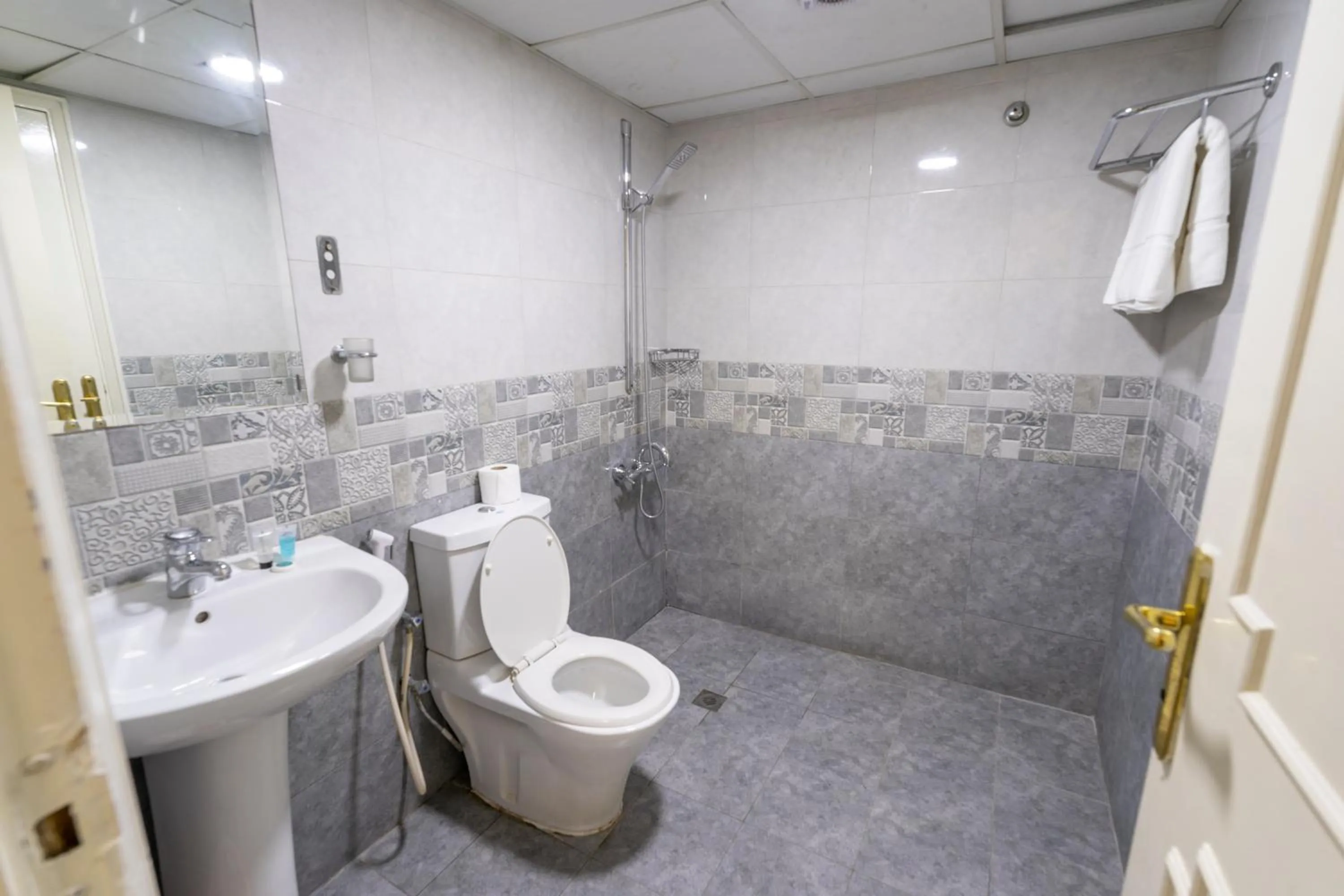 Bathroom in Majestic Hotel