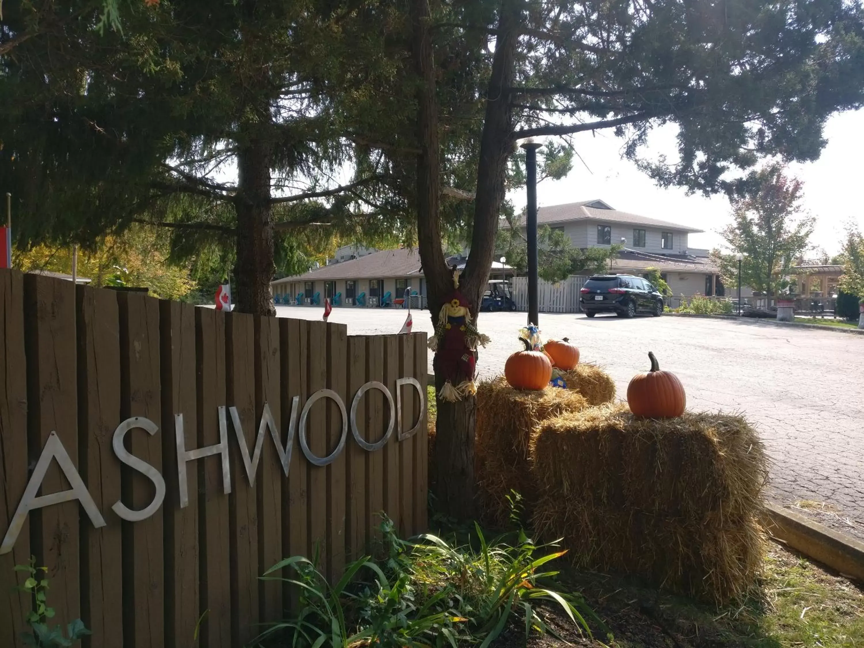 Facade/entrance in THE ASHWOOD INN