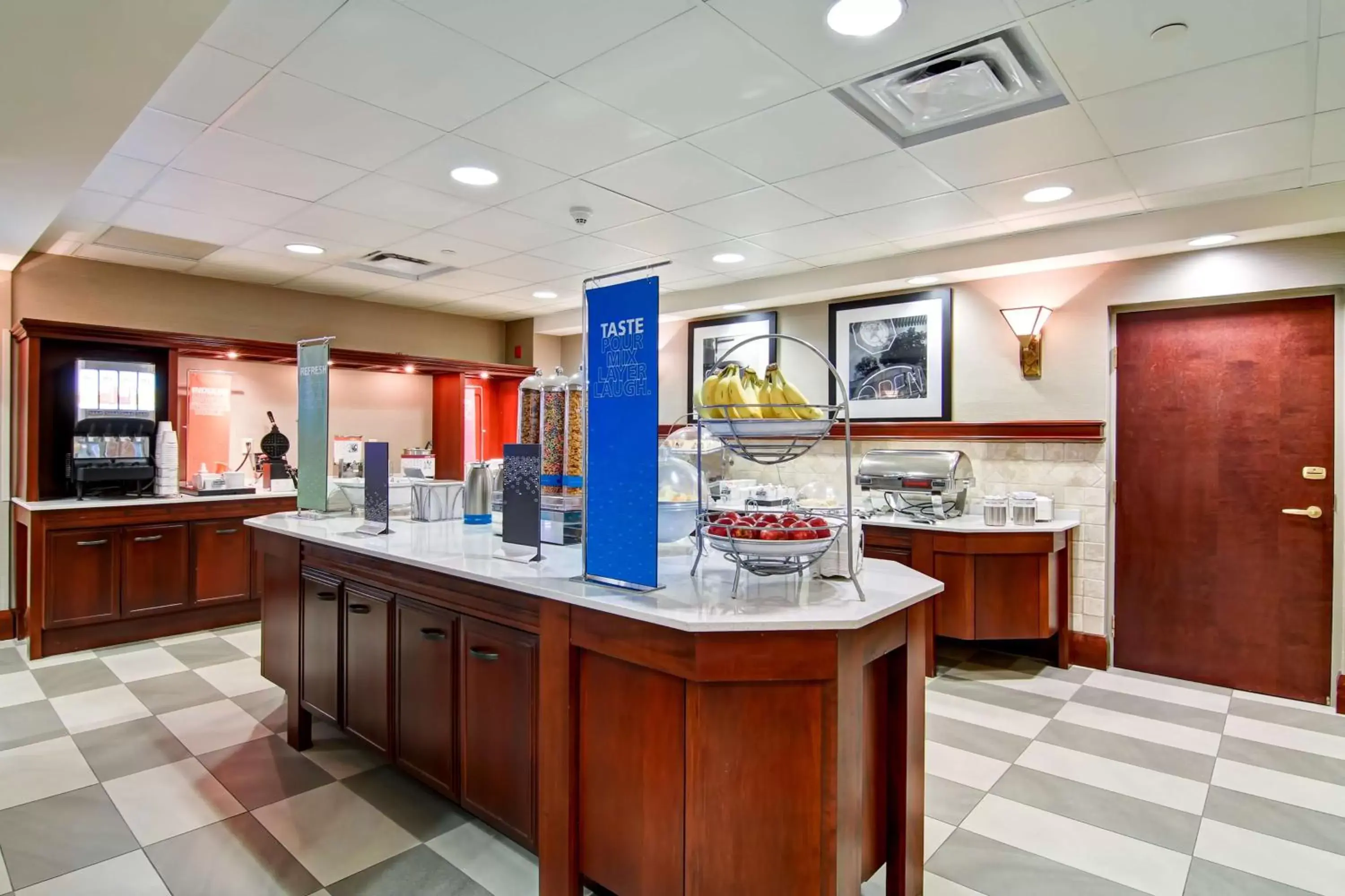 Dining area in Hampton Inn By Hilton & Suites Guelph, Ontario, Canada