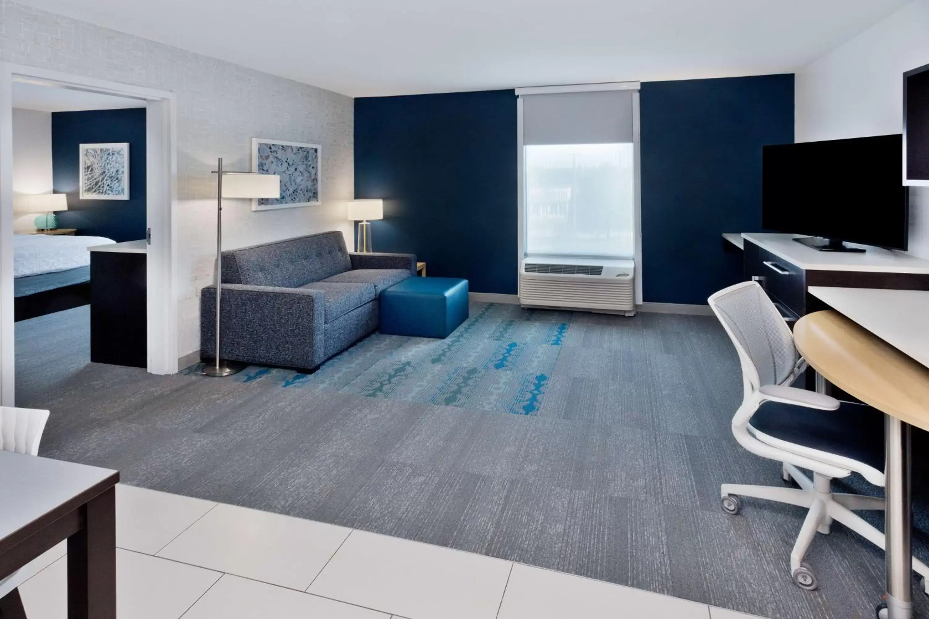 Bedroom, Seating Area in Home2 Suites by Hilton Columbus