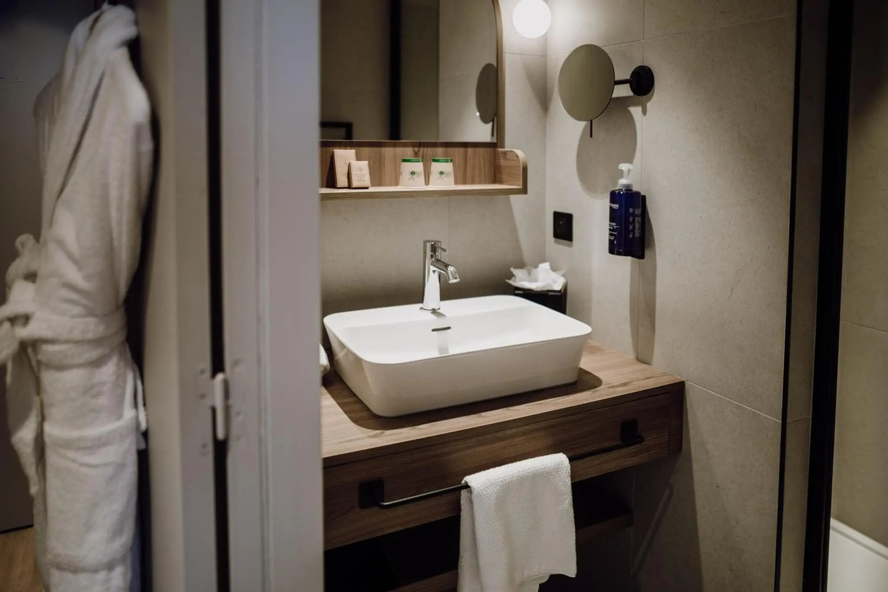 Bathroom in Emeria Dinard Hotel Thalasso & Spa