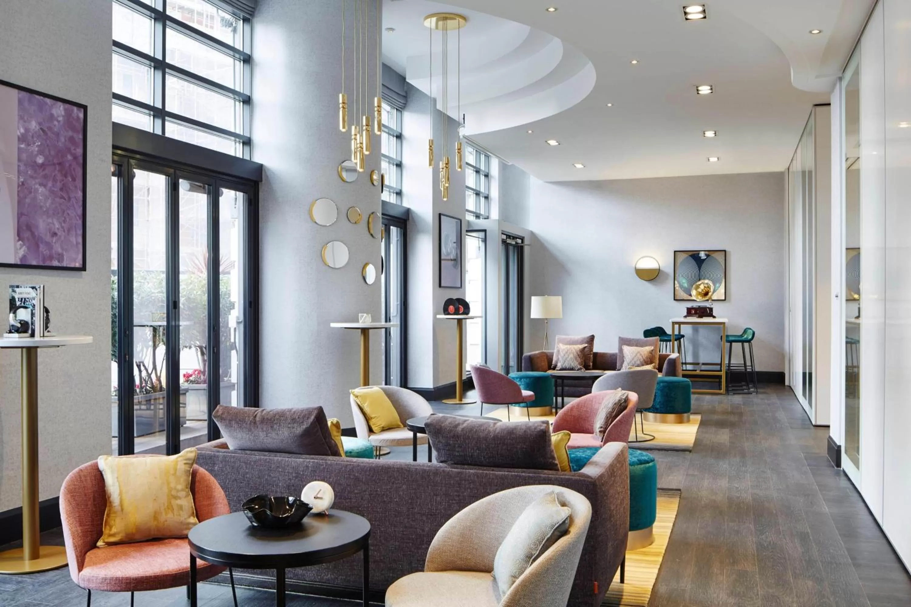 Lounge or bar in London Marriott Maida Vale