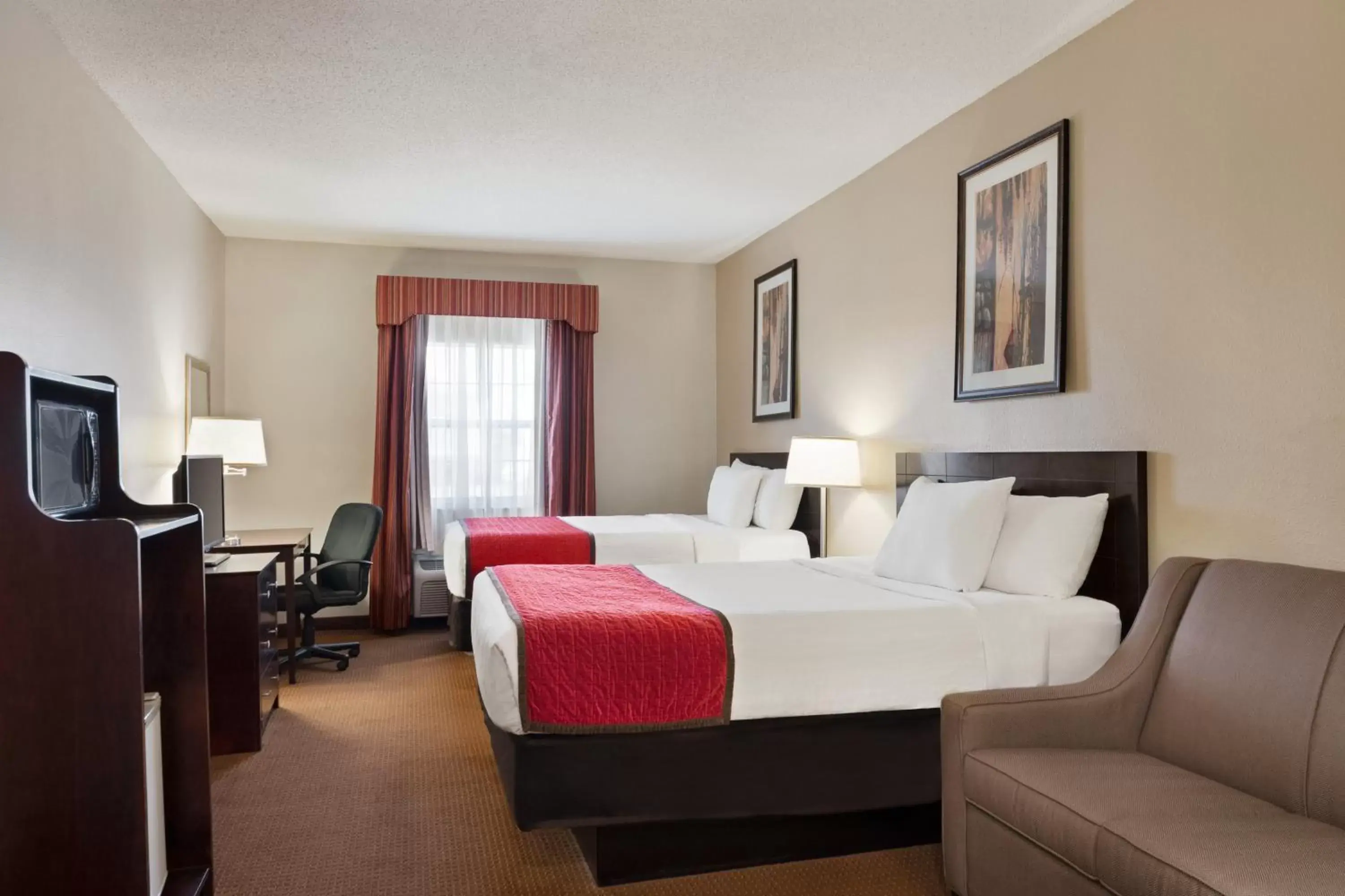 Bed in Ramada by Wyndham Elizabethtown Bed in Ramada by Wyndham Elizabethtown