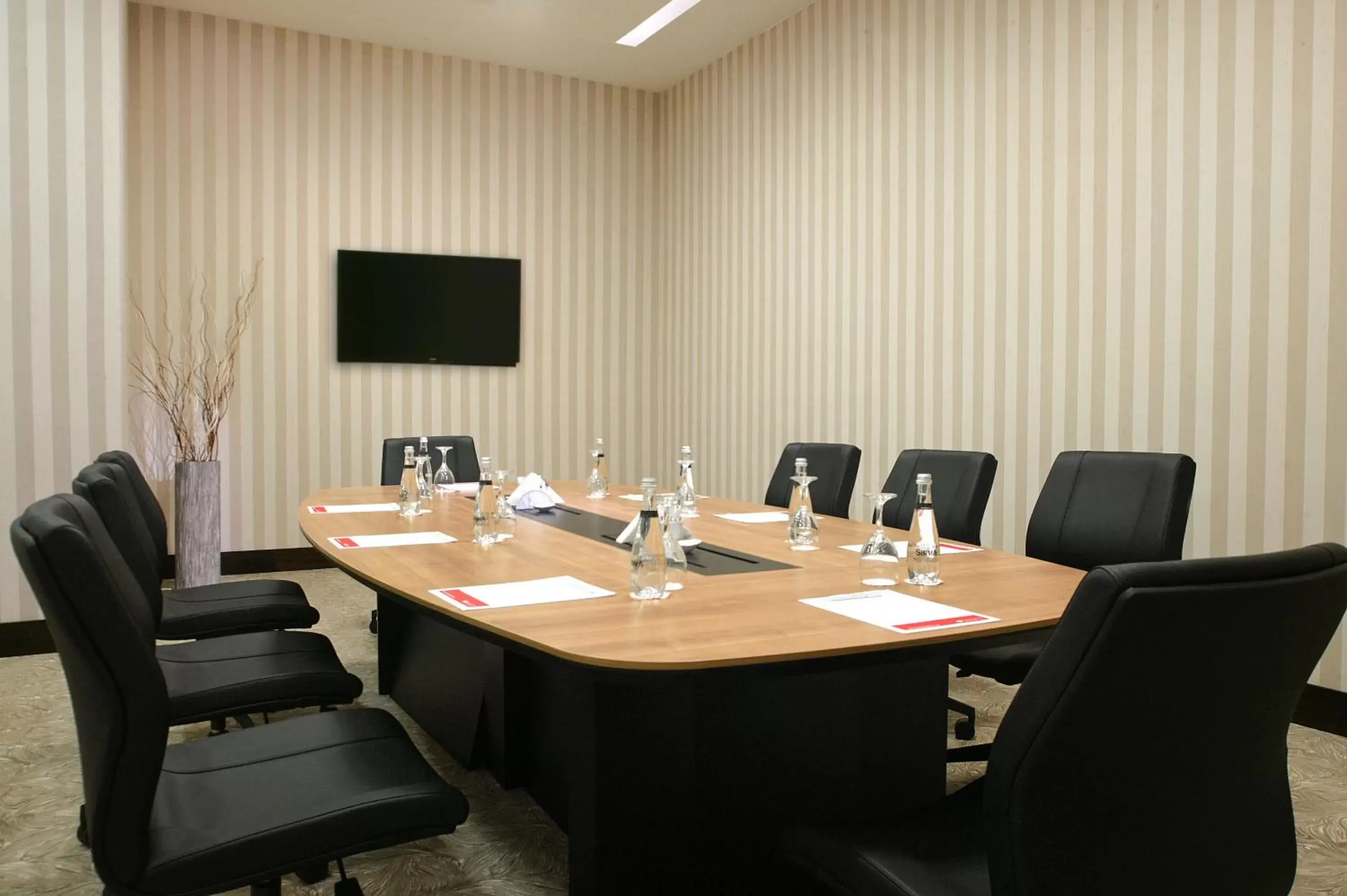 Business facilities, Business Area/Conference Room in Ramada Plaza By Wyndham Izmir