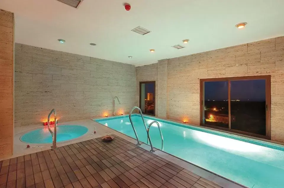 Hot Tub, Swimming Pool in Hotel Rural Spa Don Juan de Austria