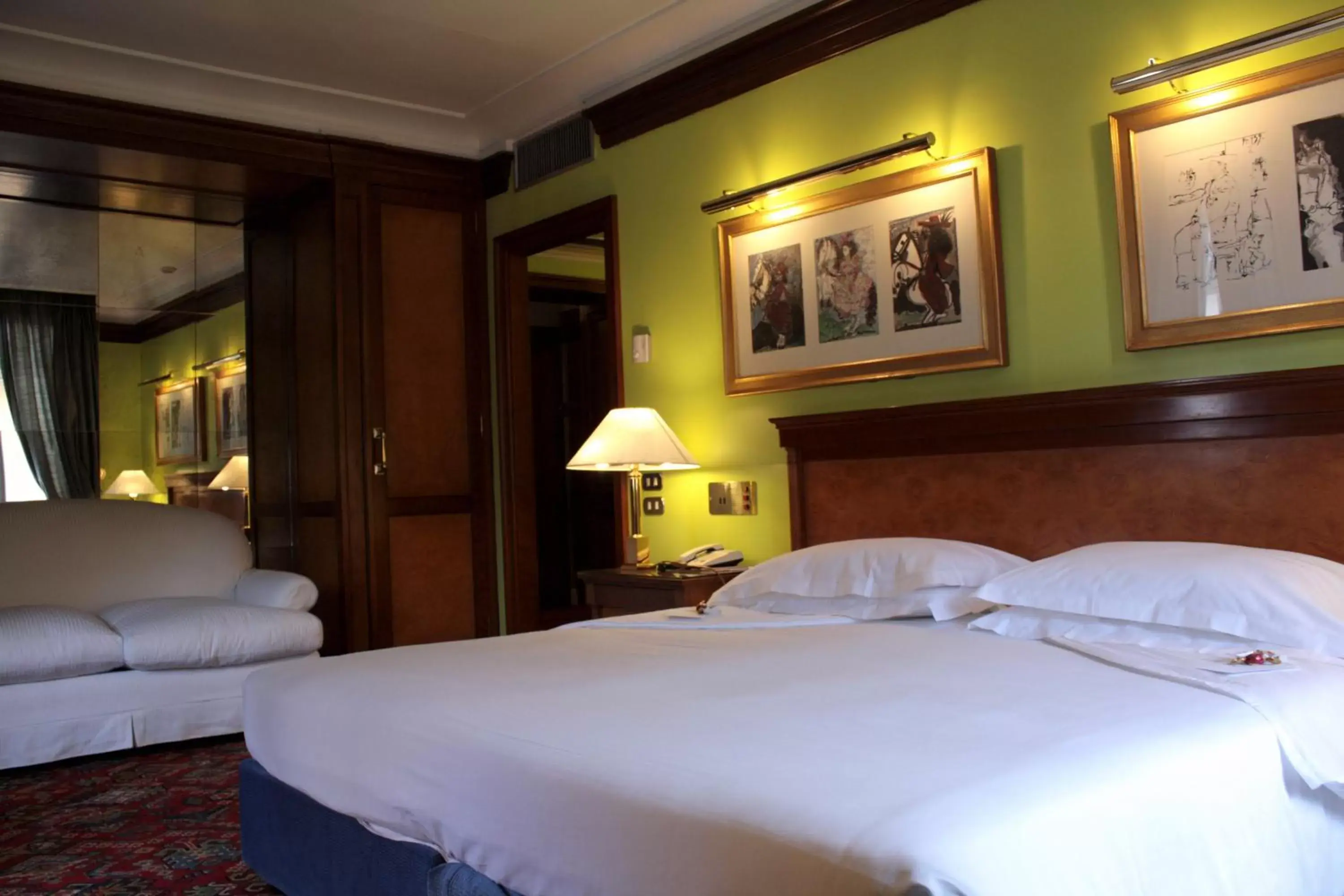 Night, Bed in Hotel Albani Firenze