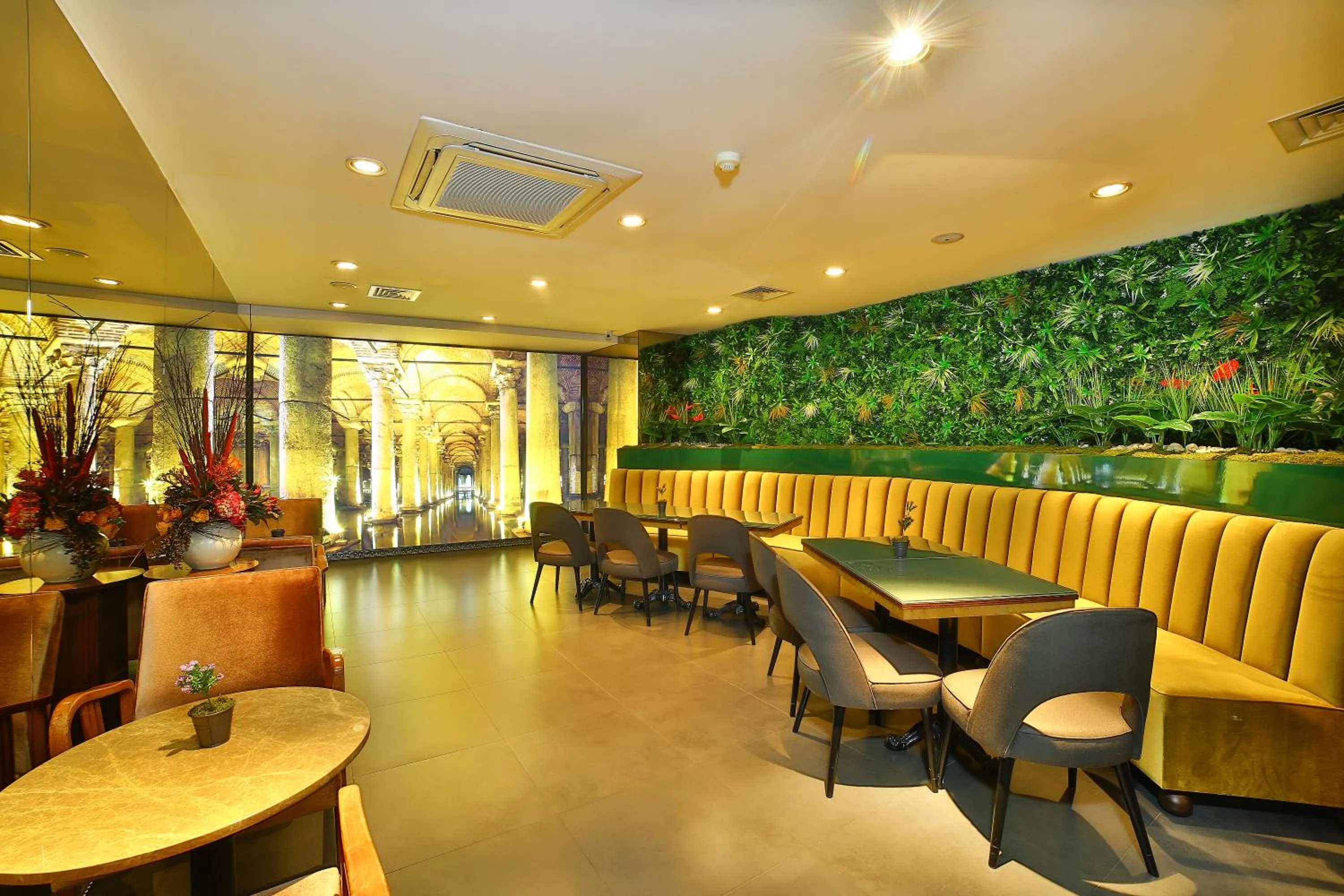 Restaurant/places to eat in All Seasons Hotel