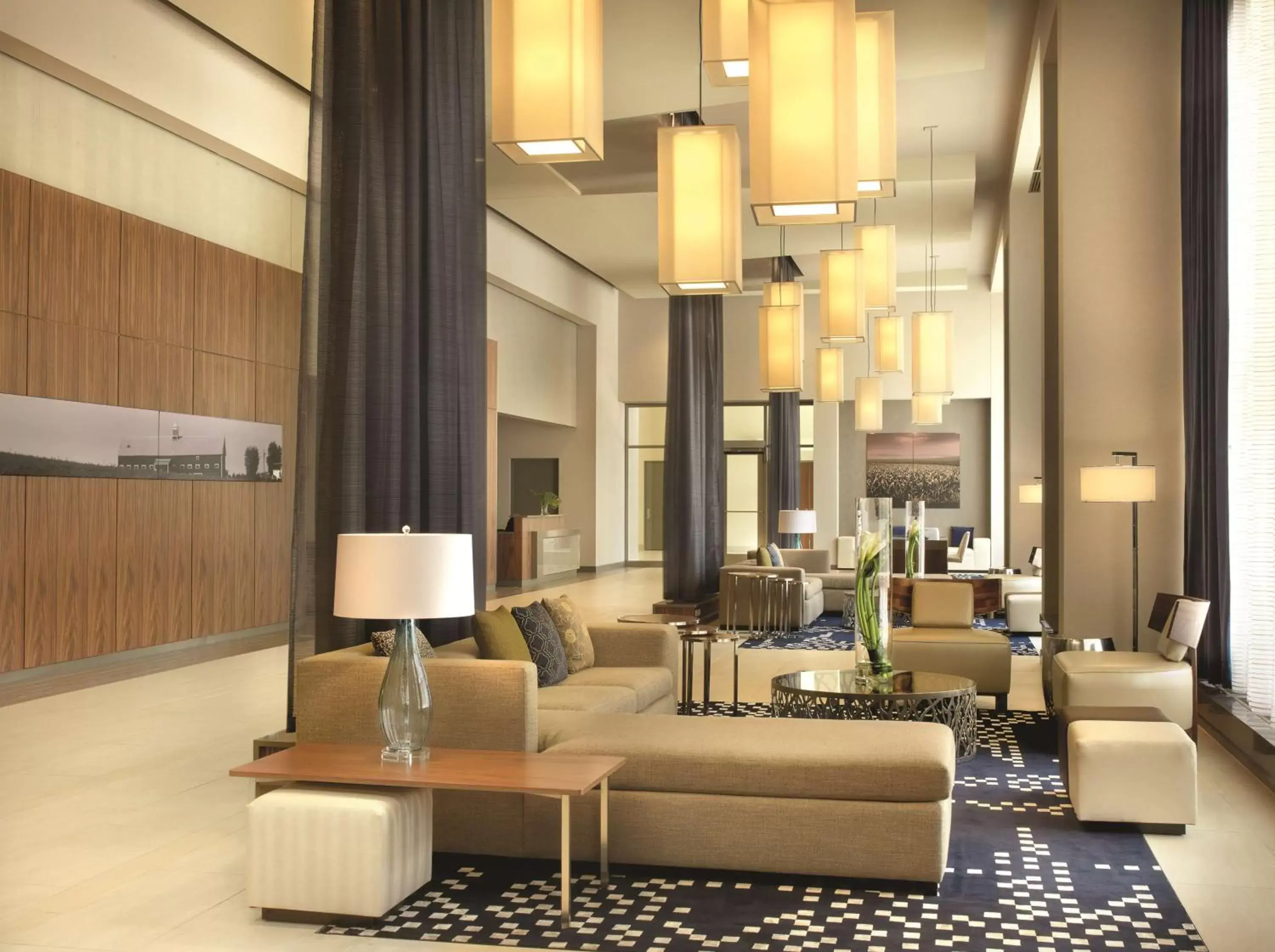 Lobby or reception, Lobby/Reception in DoubleTree by Hilton Hotel Cedar Rapids Convention Complex