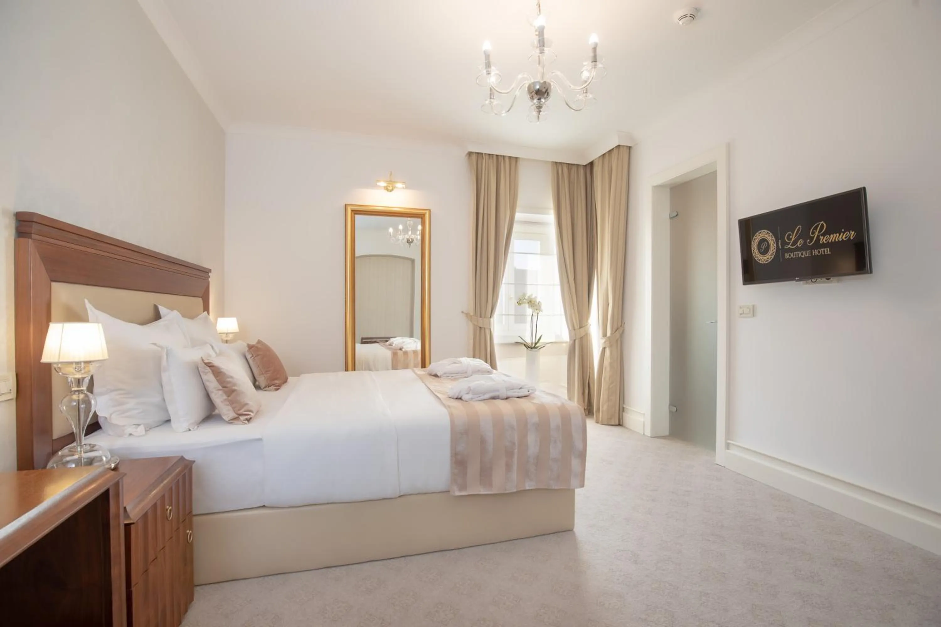 Bed in Hotel Le Premier